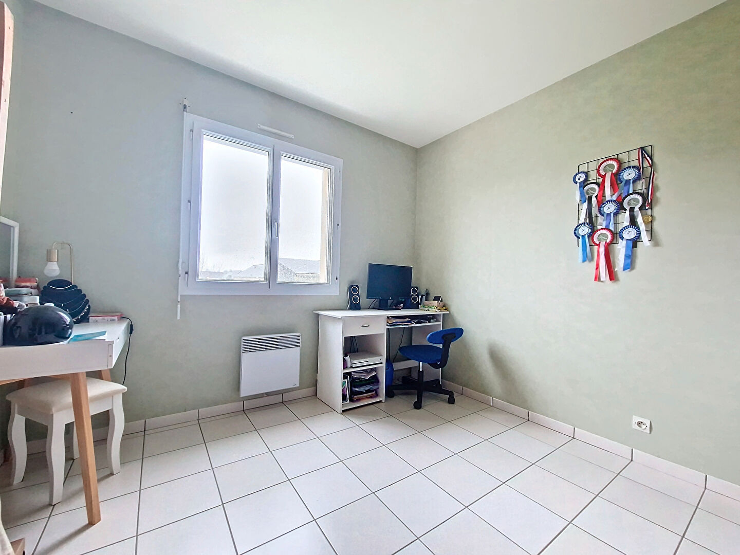 Maison a vendre a Pouille Les Coteaux, au calme, deux chambres, jardin