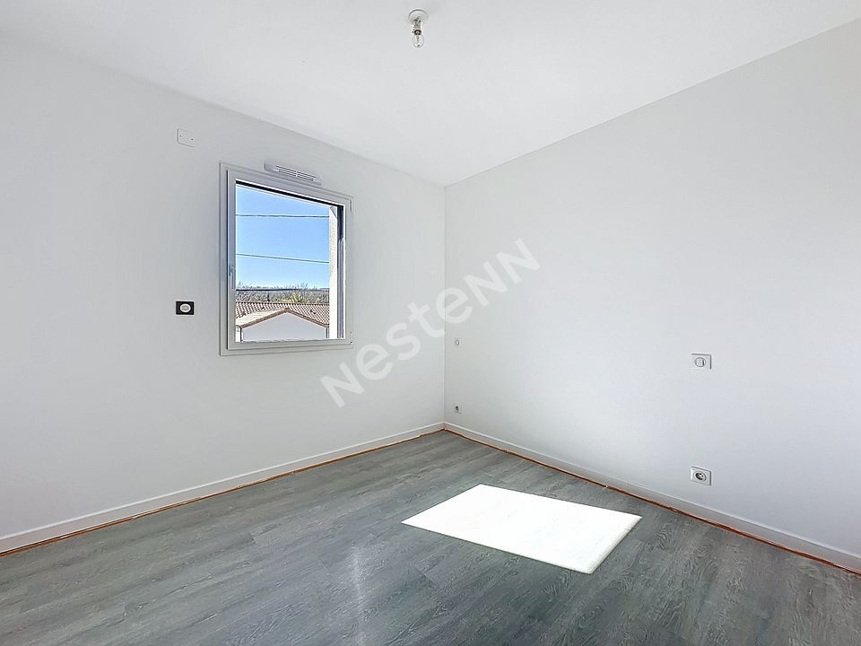 Maison contemporaine à vendre à COUFFE proche bourg avec 4 chambres garage et jardin.