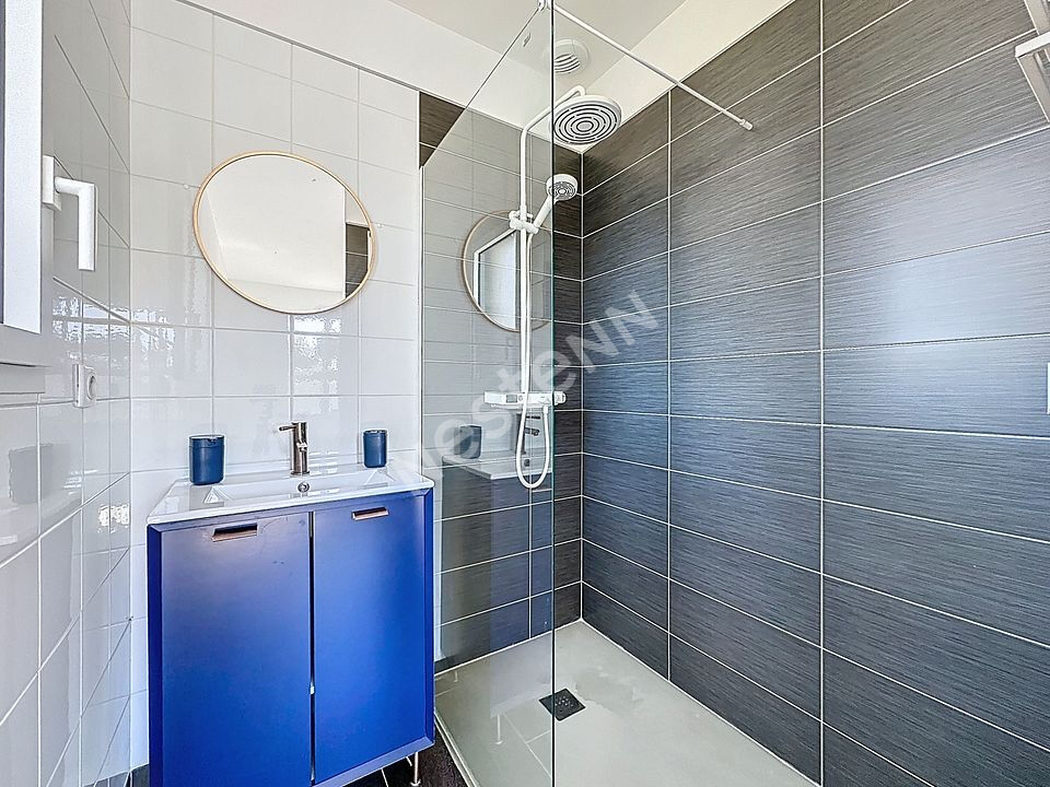 Maison contemporaine à vendre à COUFFE proche bourg avec 4 chambres garage et jardin.