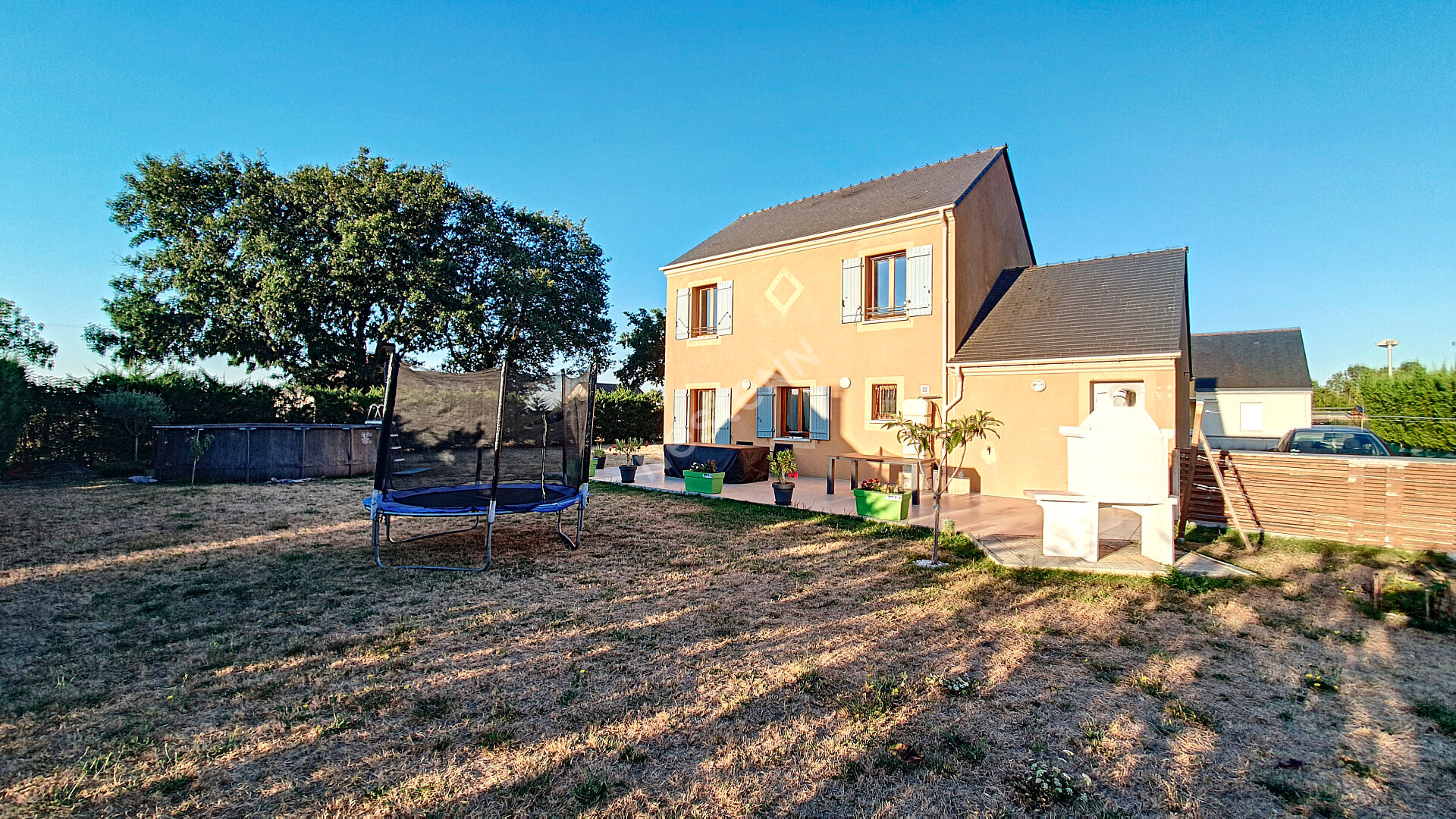 Maison a vendre a Pouille les coteaux, 3 chambres, garage et jardin clos.