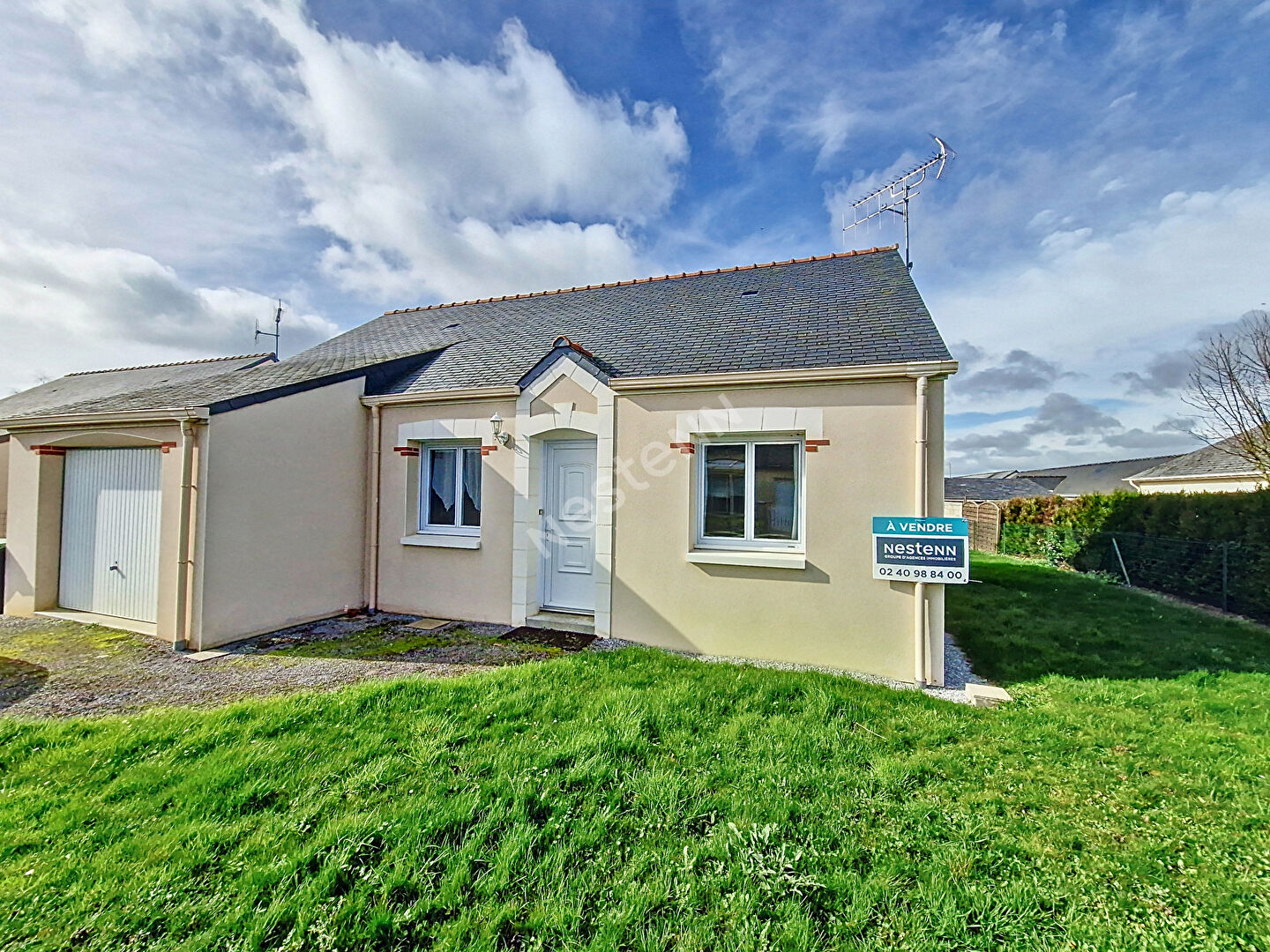 Maison a vendre a Pouille Les Coteaux, au calme, deux chambres, jardin