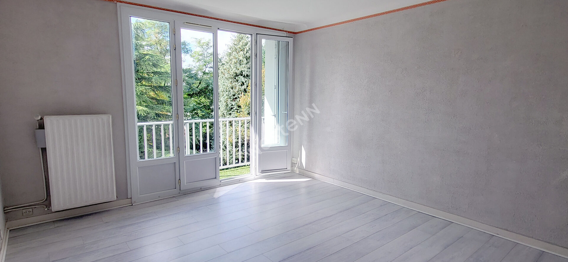 Nantes Hippodrome proche vallée du Cens : En vente ! T3 exposé balcon Sud, 2 chambres, ascenseur, cave et parking s/sol.