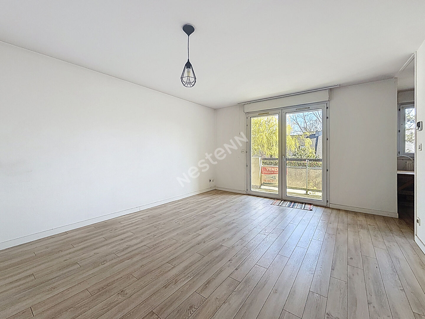 Nantes Nord - Grand Val : En Vente ! Appartement T3 rdc surlevé, proche toutes commodiftés, 2 chambres, parking s/sol et balcon.