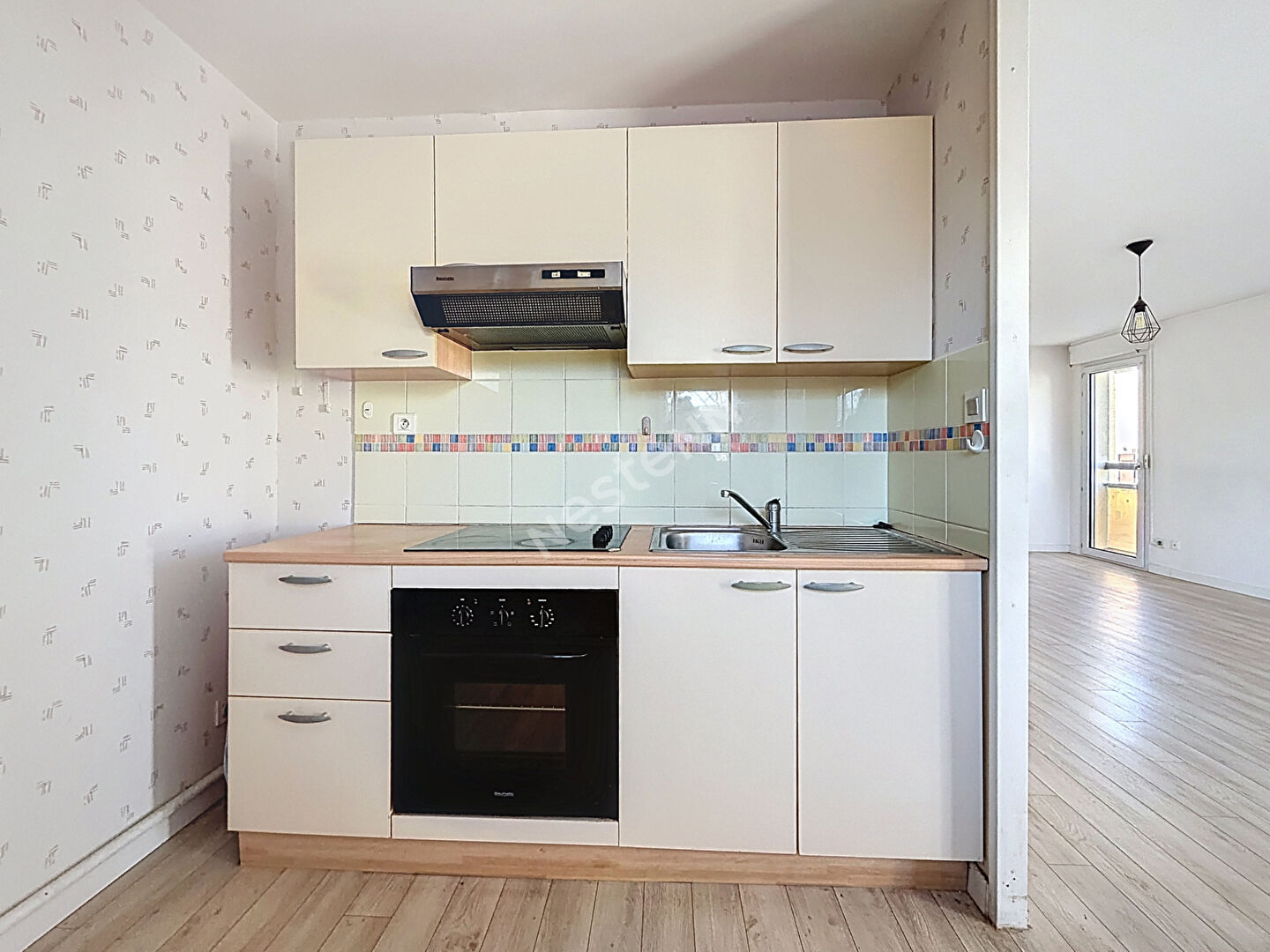 Nantes Nord - Grand Val : En Vente ! Appartement T3 rdc surlevé, proche toutes commodiftés, 2 chambres, parking s/sol et balcon.