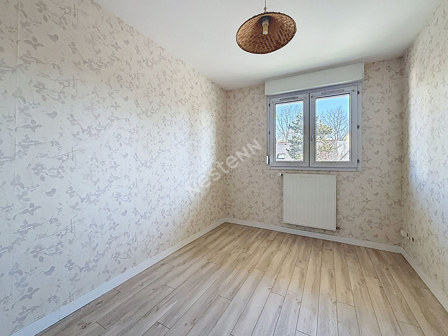 Nantes Nord - Grand Val : En Vente ! Appartement T3 rdc surlevé, proche toutes commodiftés, 2 chambres, parking s/sol et balcon.