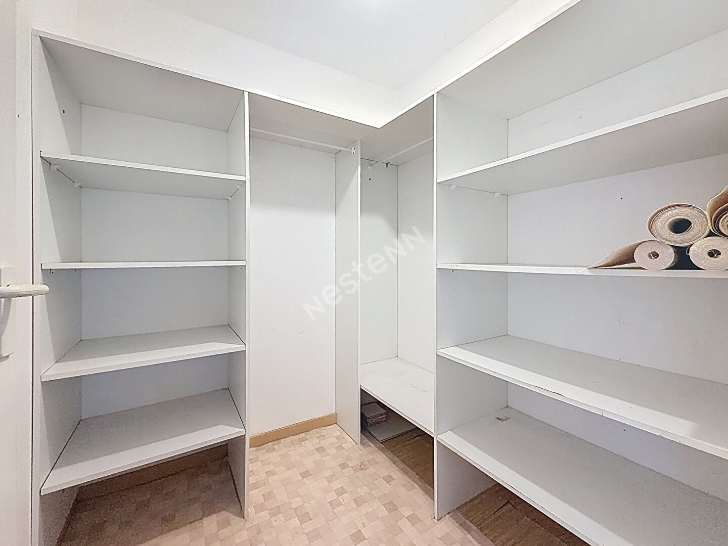 Nantes Nord - Grand Val : En Vente ! Appartement T3 rdc surlevé, proche toutes commodiftés, 2 chambres, parking s/sol et balcon.
