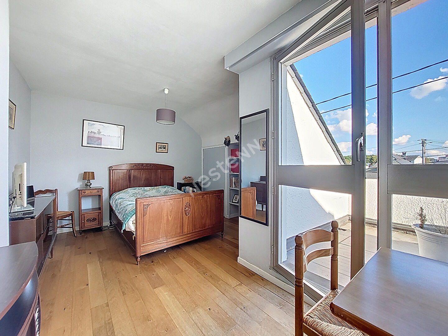 Nantes Jonelière : En vente ! Maison de 165m2, 5 chambres, vie de plain pied, grenier aménageable. Jardin clos + 300 m² !