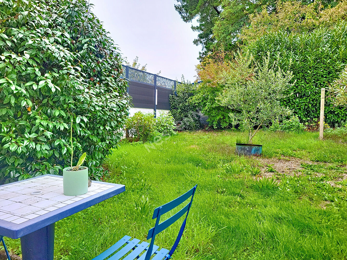 Nantes Jonelière : En vente ! Maison de 165m2, 5 chambres, vie de plain pied, grenier aménageable. Jardin clos + 300 m² !