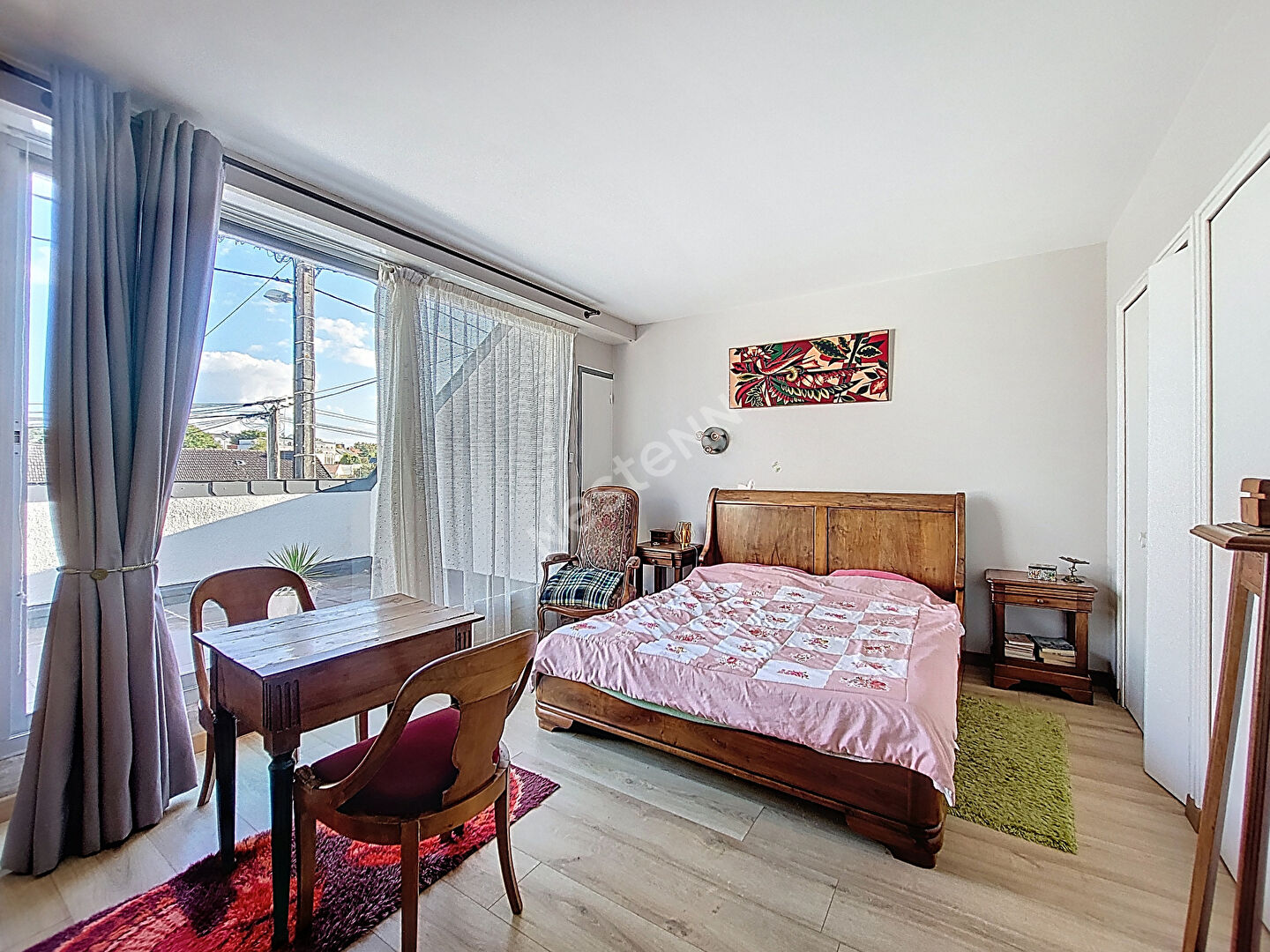 Nantes Jonelière : En vente ! Maison de 165m2, 5 chambres, vie de plain pied, grenier aménageable. Jardin clos + 300 m² !