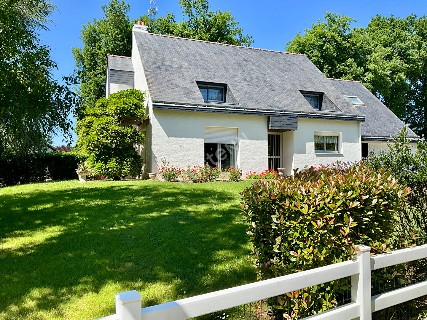 OPPORTUNITE Sautron : En vente ! Maison de 168m², 5 chambres, vie de plain pied, belle parcelle au calme d'une impasse.