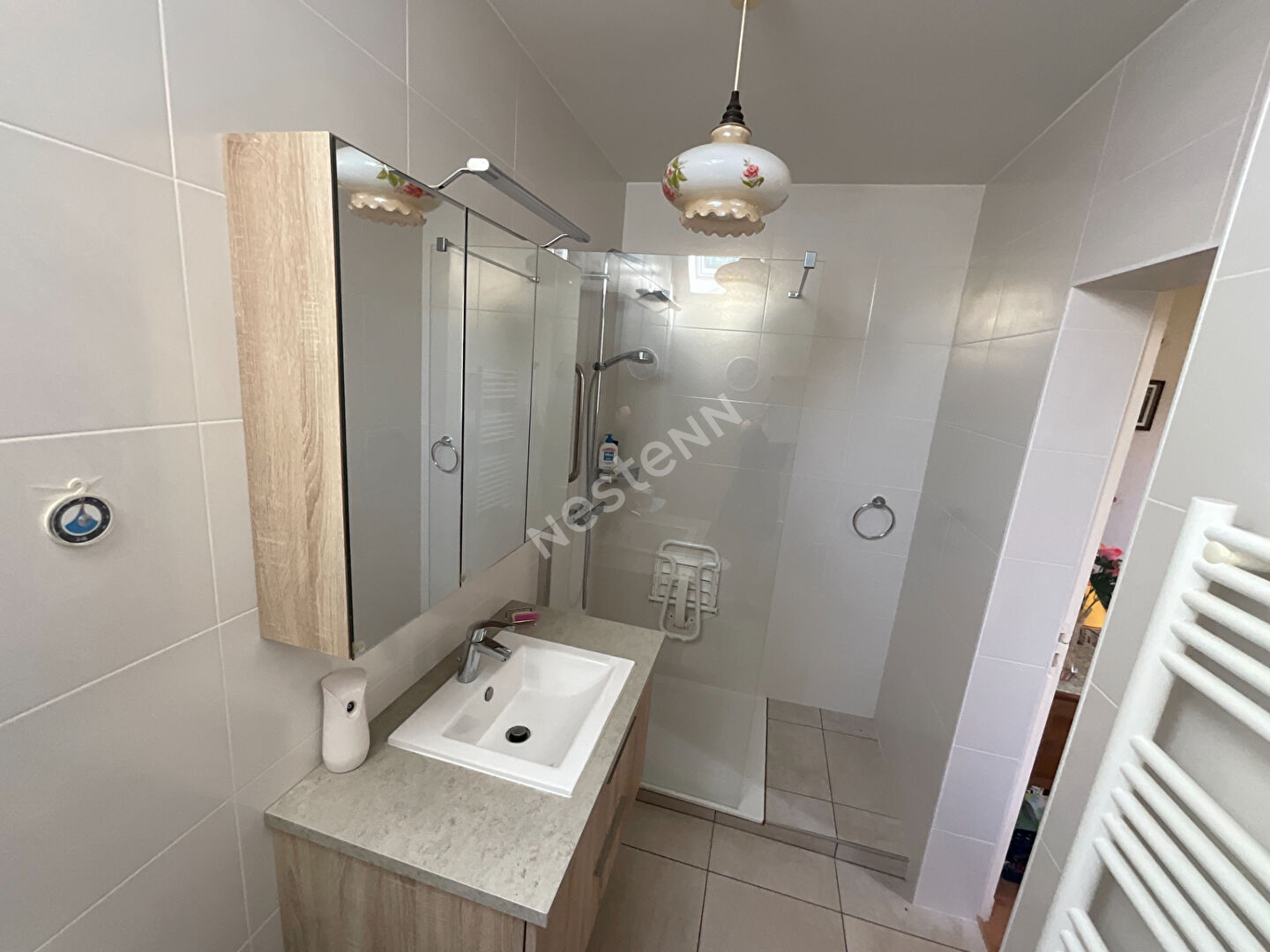 OPPORTUNITE Sautron : En vente ! Maison de 168m², 5 chambres, vie de plain pied, belle parcelle au calme d'une impasse.