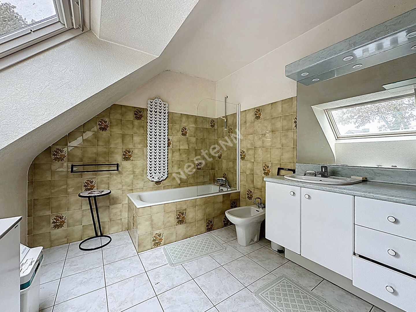 OPPORTUNITE Sautron : En vente ! Maison de 168m², 5 chambres, vie de plain pied, belle parcelle au calme d'une impasse.