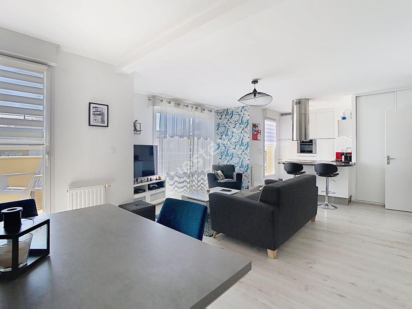 Appartement TYPE 4, de 2013 Avrille Centre, double terrasse, parking, garage!