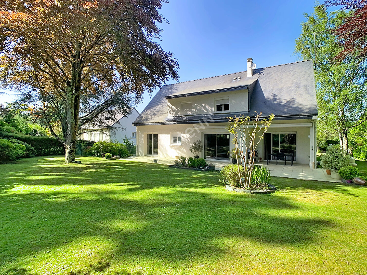 Maison 8 pièces 190 m² · à Avrille · 190 m² · 677 000 €