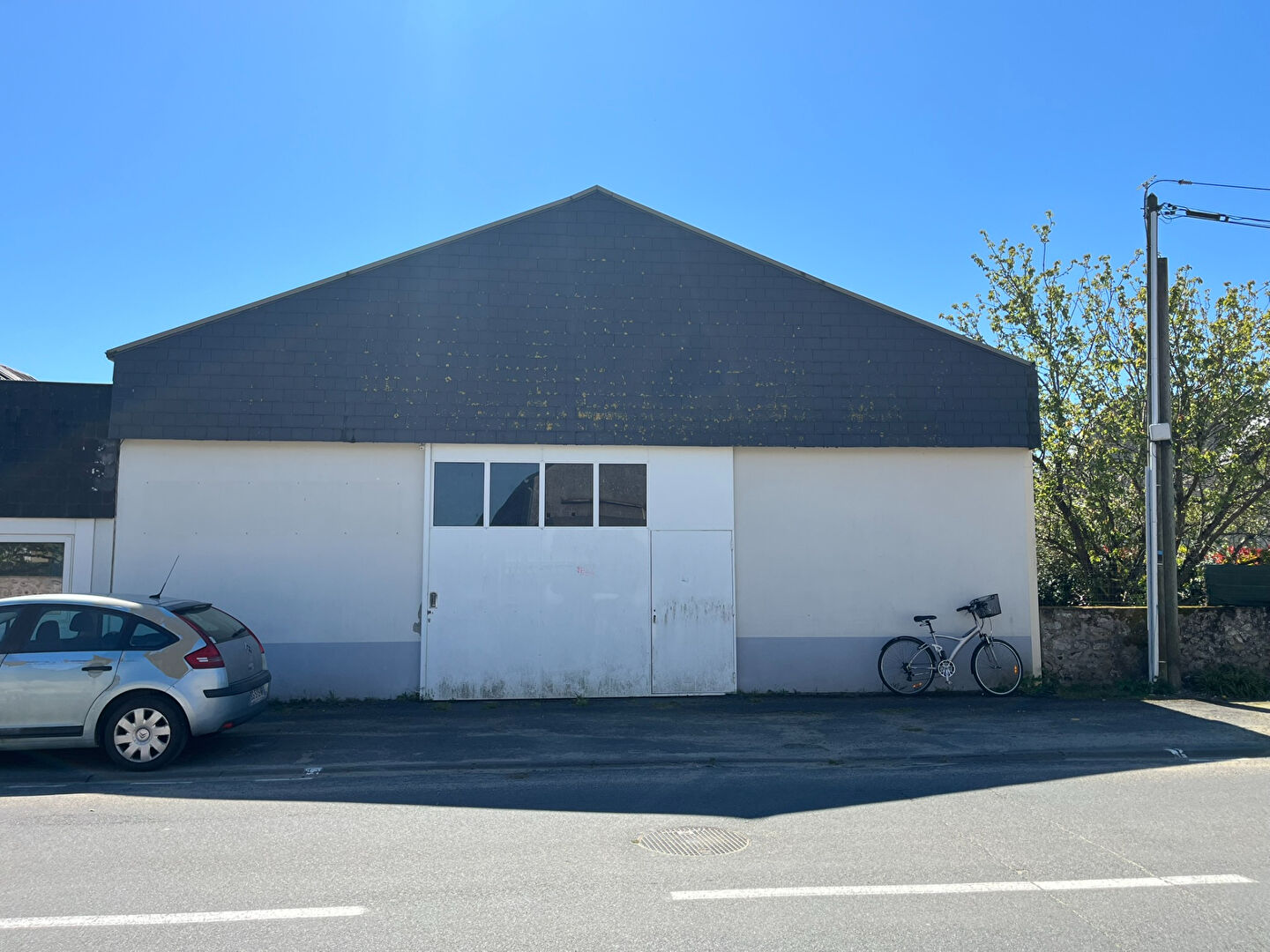 Local commercial 1 pièce 183 m² · à Noyant Villages · 183 m² · 59 114 €