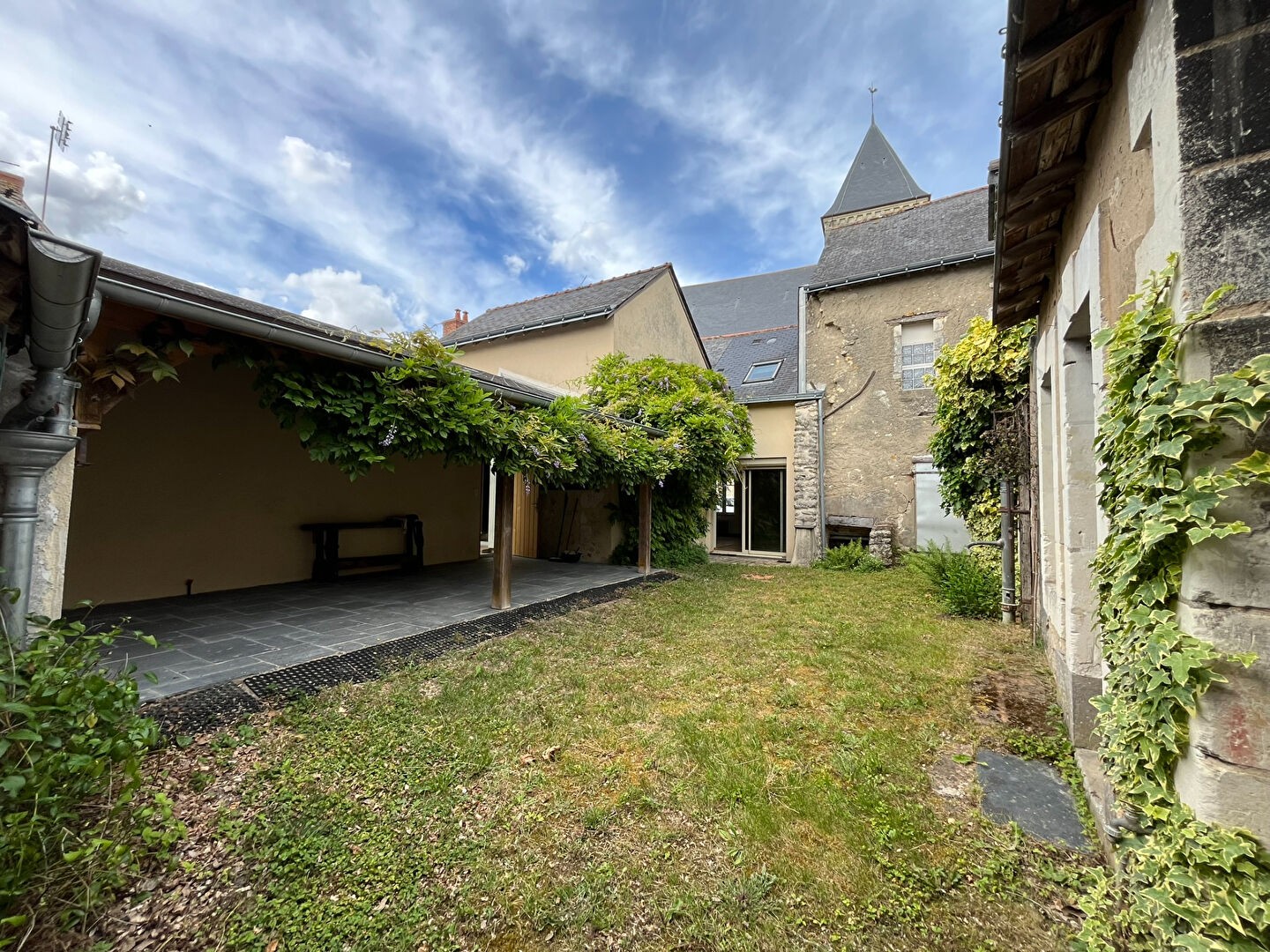 Maison 6 pièces 214 m² · à Noyant · 214 m² · 159 914 €