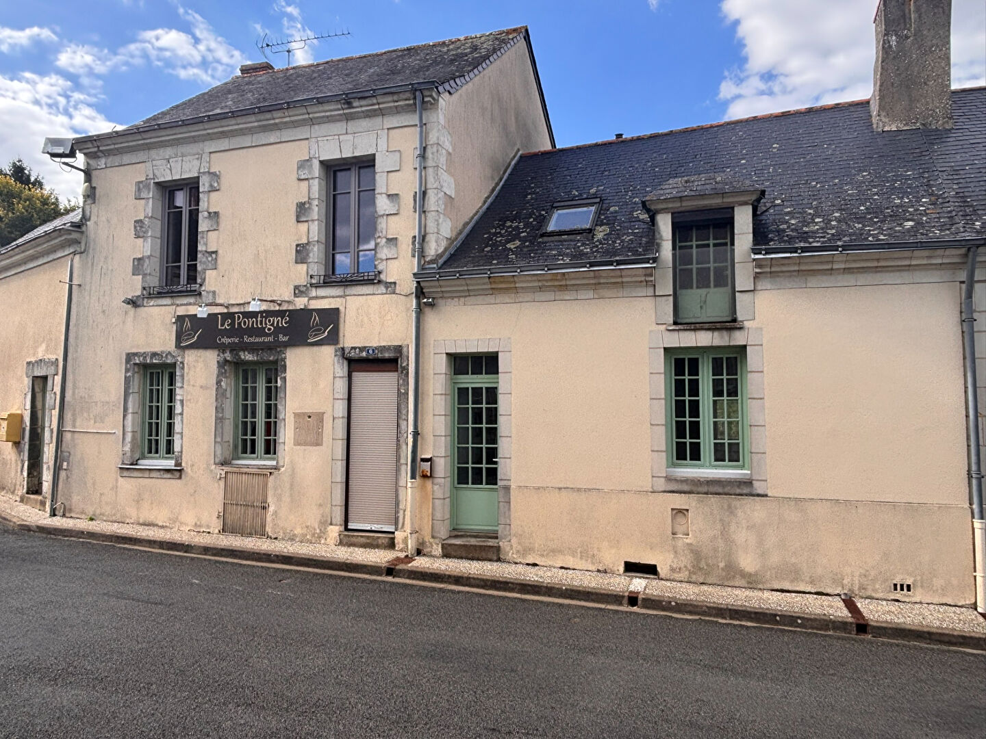 Maison 8 pièces 224 m² · à Bauge en Anjou · 224 m² · 175 000 €