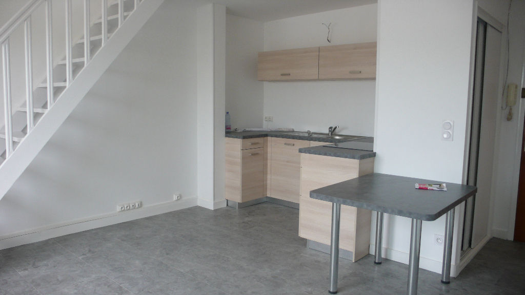 A LOUER T2 Duplex à CHOLET quartier GLISSEO
