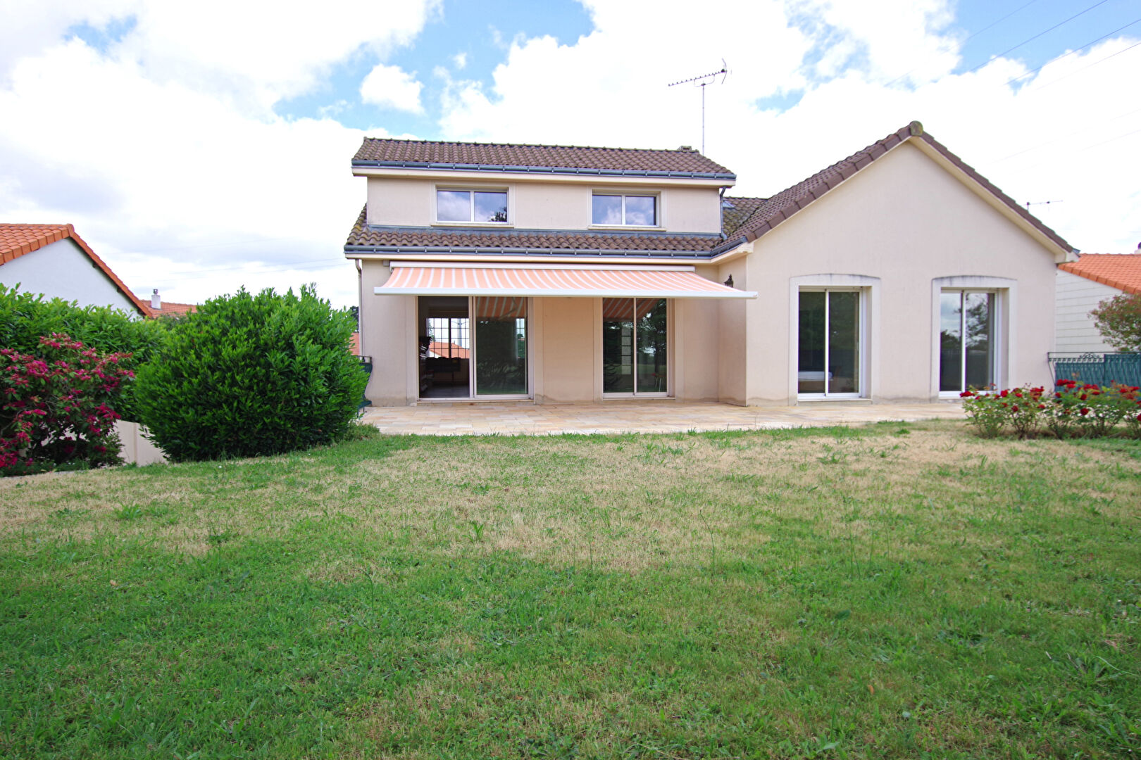 Maison 10 pièces 180 m² · à Cholet · 180 m² · 354 160 €