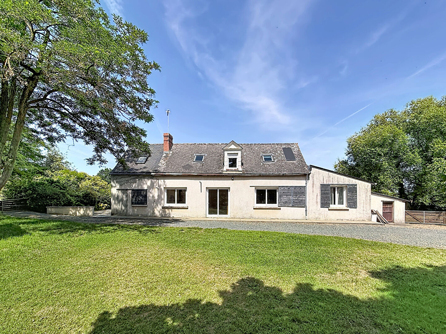Maison 8 pièces 174 m² · à Les Bois D Anjou · 174 m² · 274 300 €