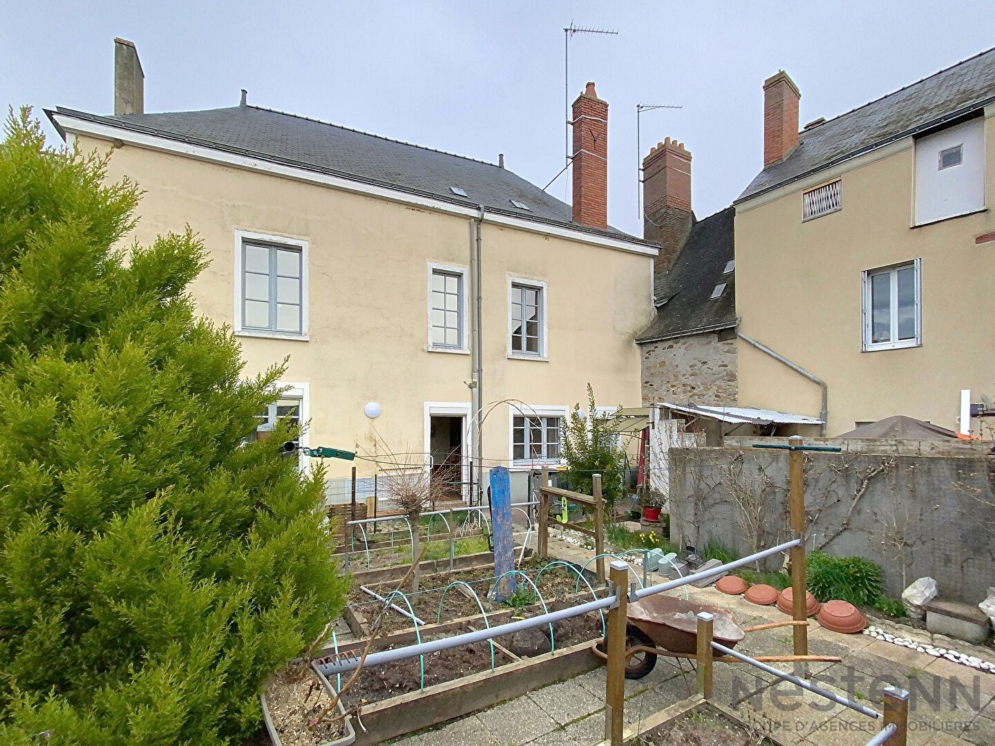 Maison 9 pièces 180 m² · à Les Hauts-d'Anjou · 180 m² · 150 000 €