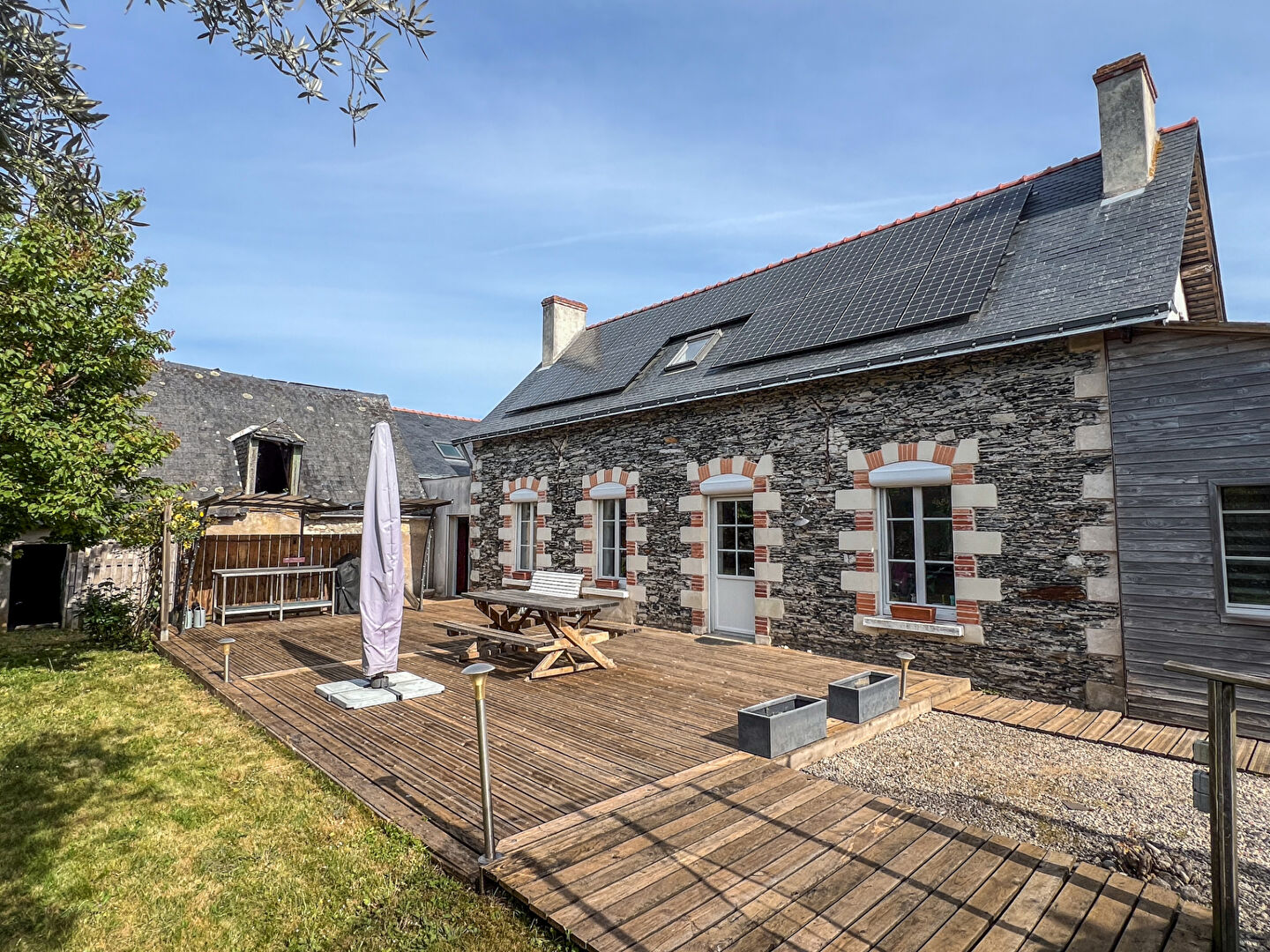 Maison 8 pièces 197 m² · à Rives du Loir en Anjou · 197 m² · 420 500 €