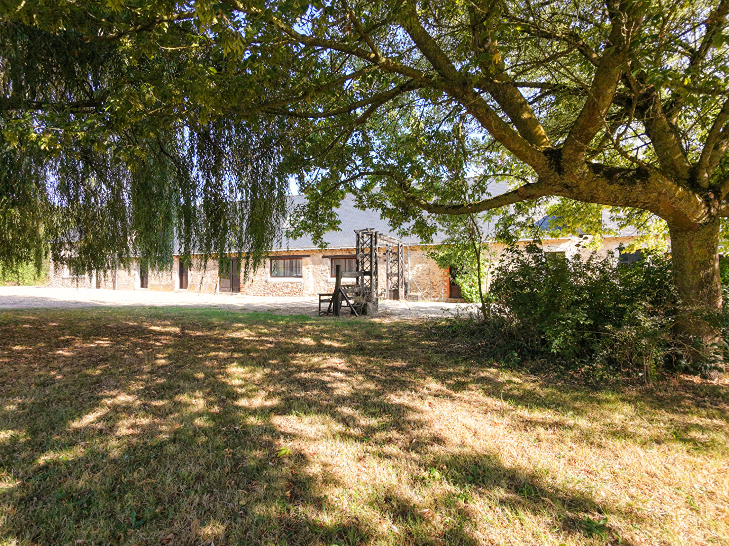 Maison 10 pièces 360 m² · à Morannes sur Sarthe Daumeray · 360 m² · 546 500 €