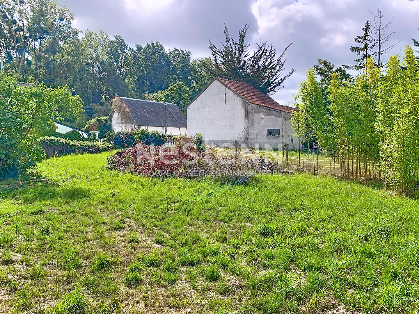 Terrain de 900 m² au coeur du bourg de Briollay