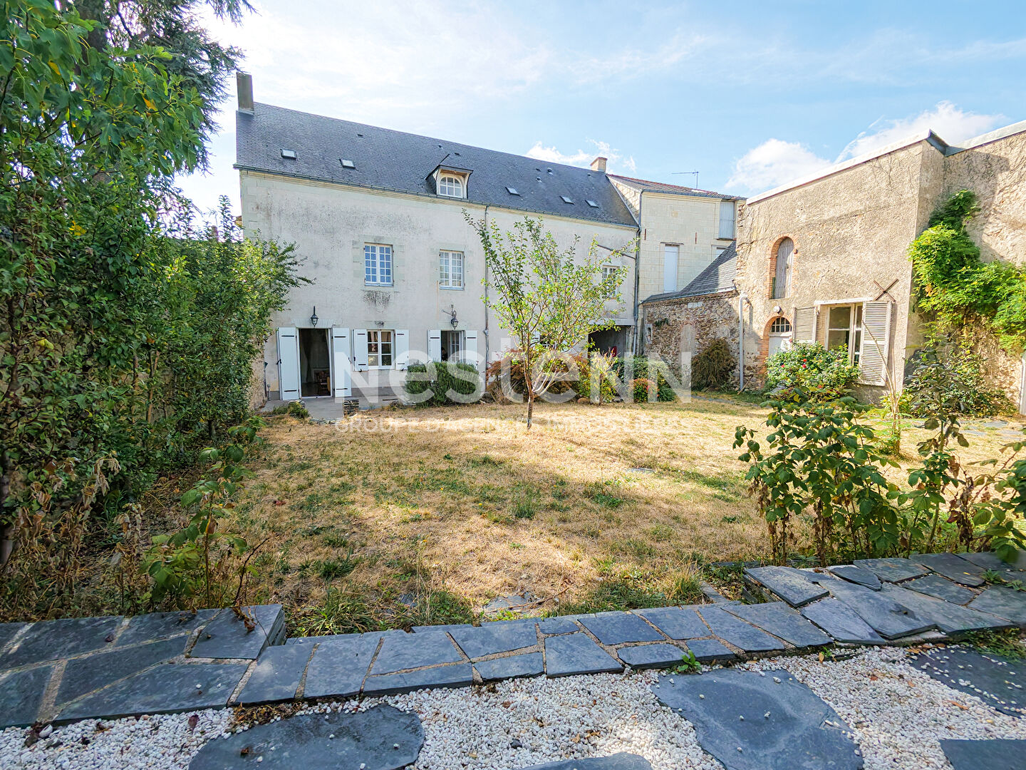 Maison 9 pièces 260 m² · à Les Hauts-d'Anjou · 260 m² · 358 100 €