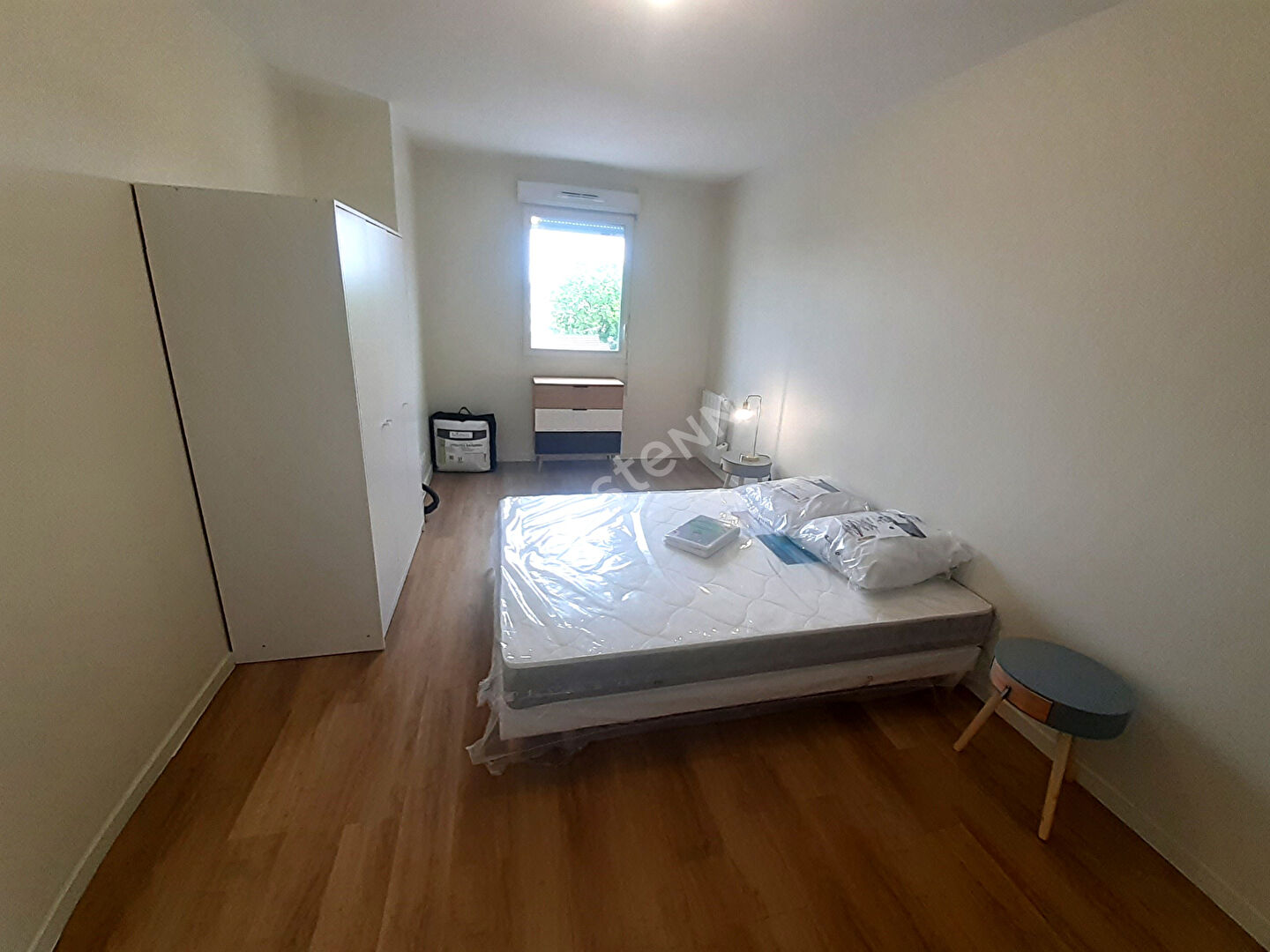 2 pièces meublé - parking et bon locataire !!