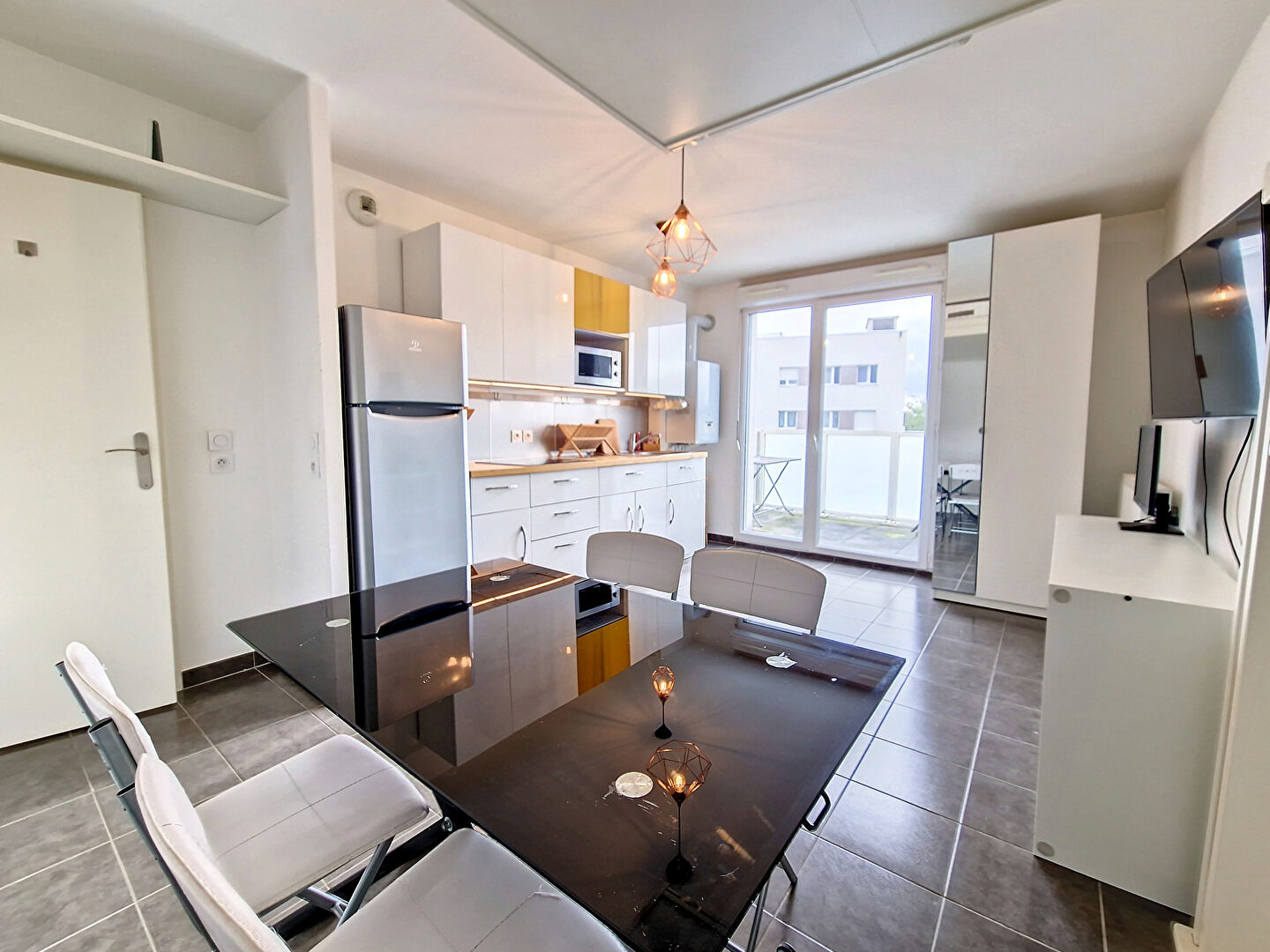 Vente appartement studio au dernier etage avec balcon expose SUD — free download