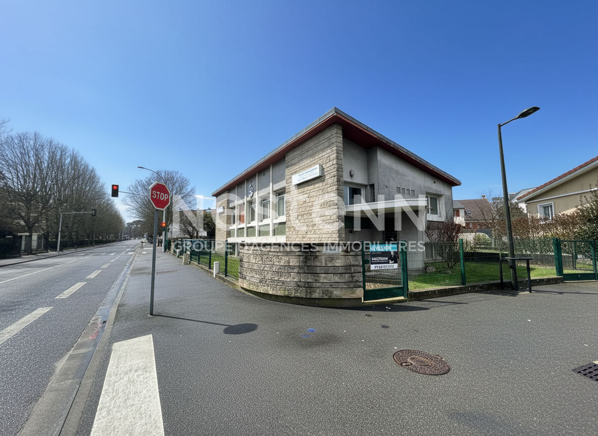 Local commercial 284 m² · à Morangis · 284 m² · 388 000 €