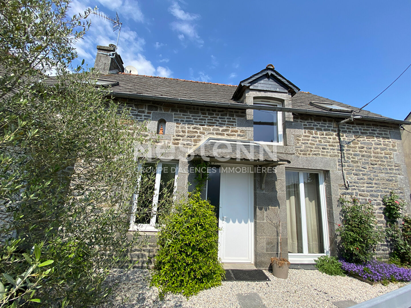 Longère rénovée avec charme et confort - 35720 MESNIL ROCH