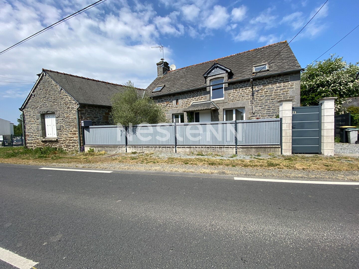 Longère rénovée avec charme et confort - 35720 MESNIL ROCH