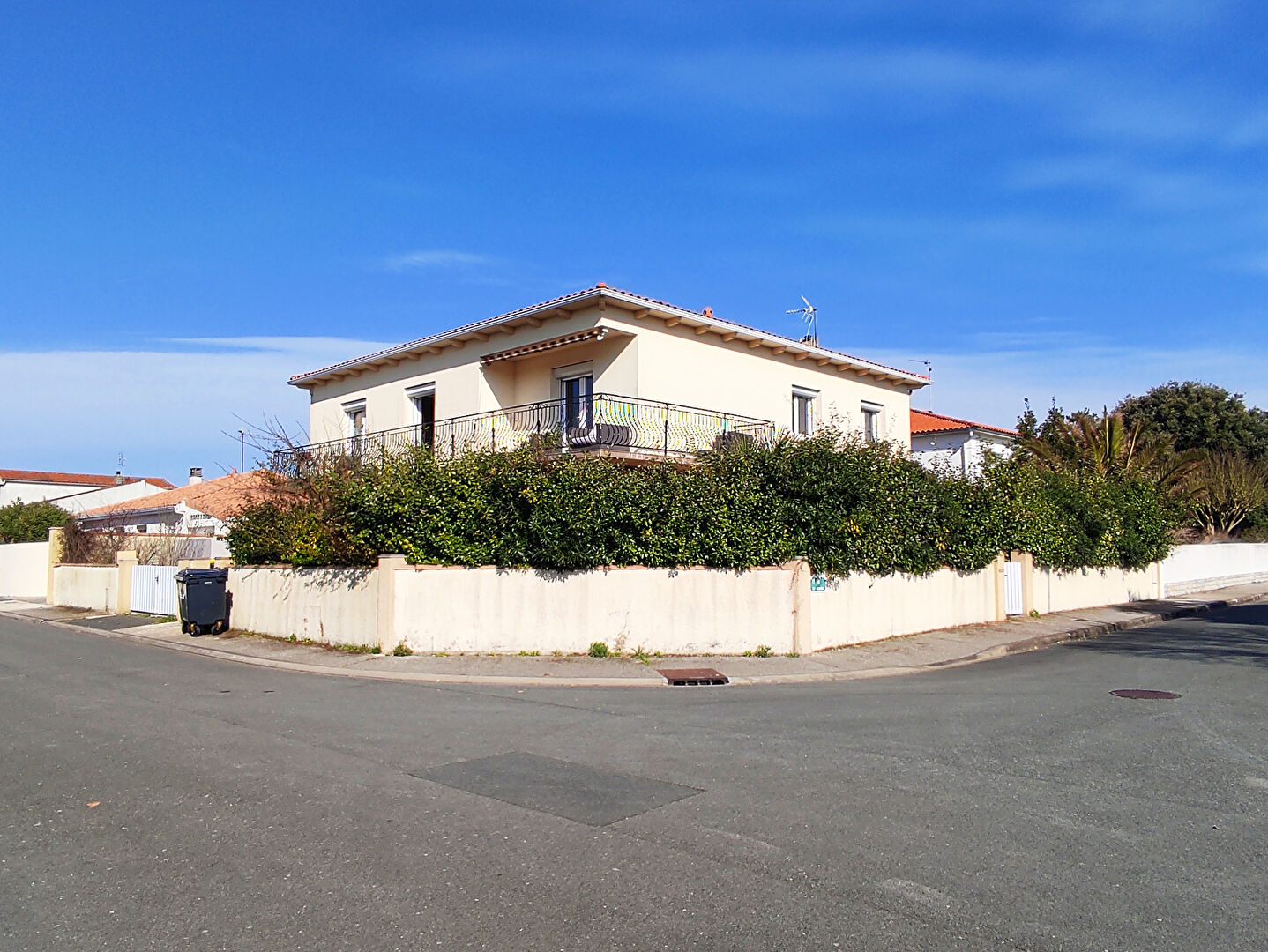 Maison 10 pièces 260 m² · à Aytre · 260 m² · 570 000 €