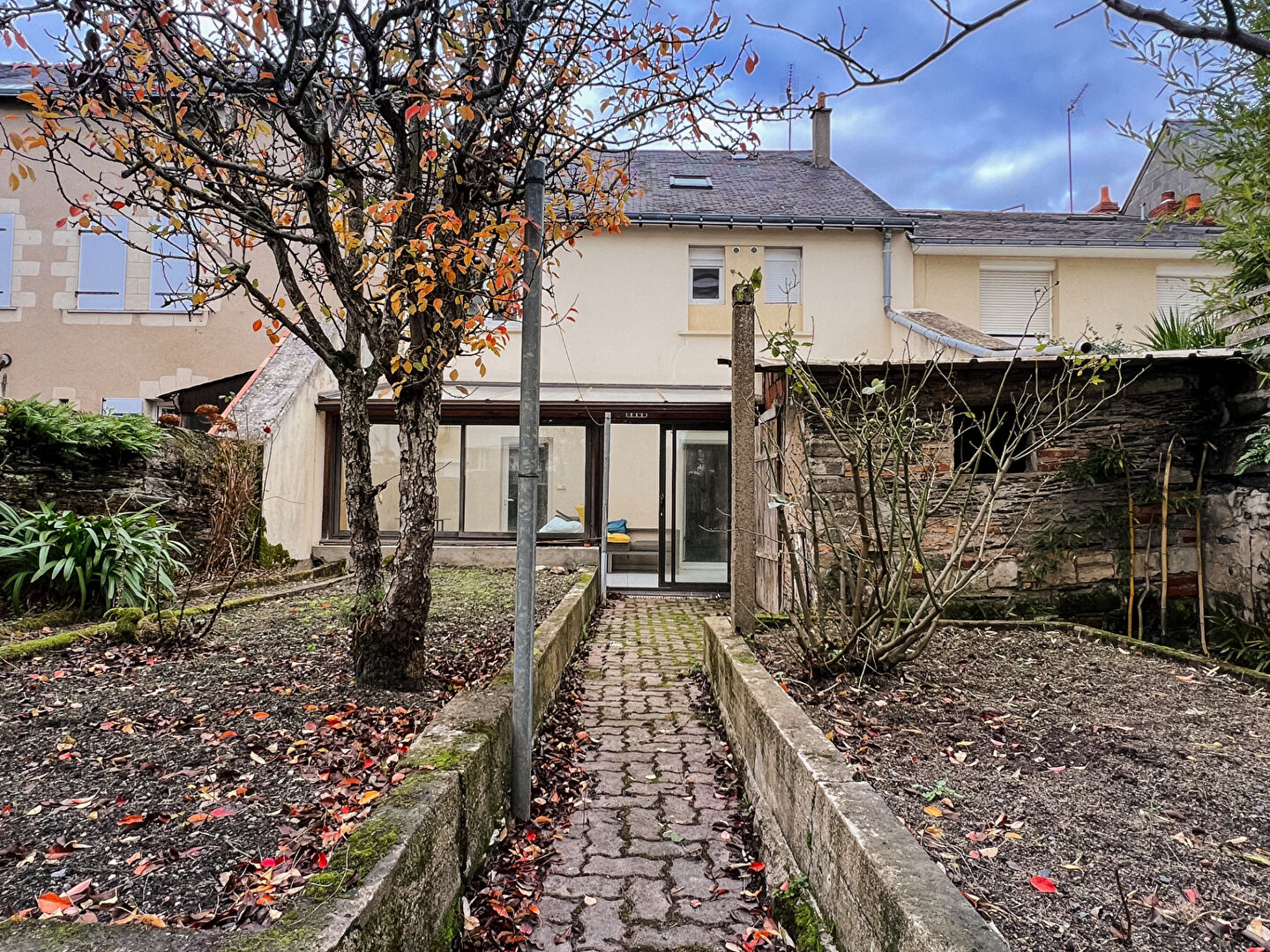 A VENDRE Maison spacieuse à vendre à Angers - Idéale pour investisseurs !