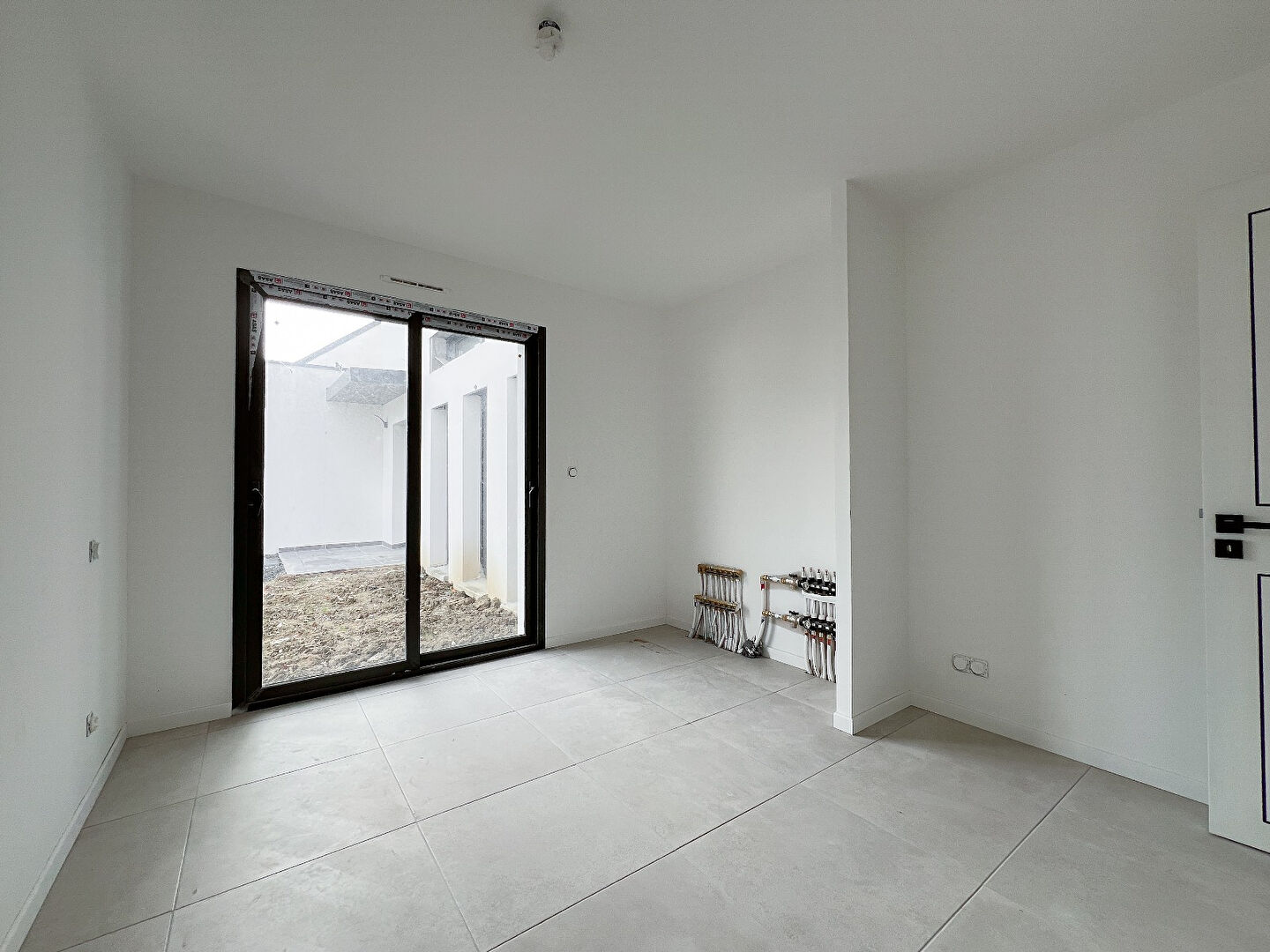 Maison Les Garennes Sur Loire  de 5 pièces de  185 m2 avec jardin