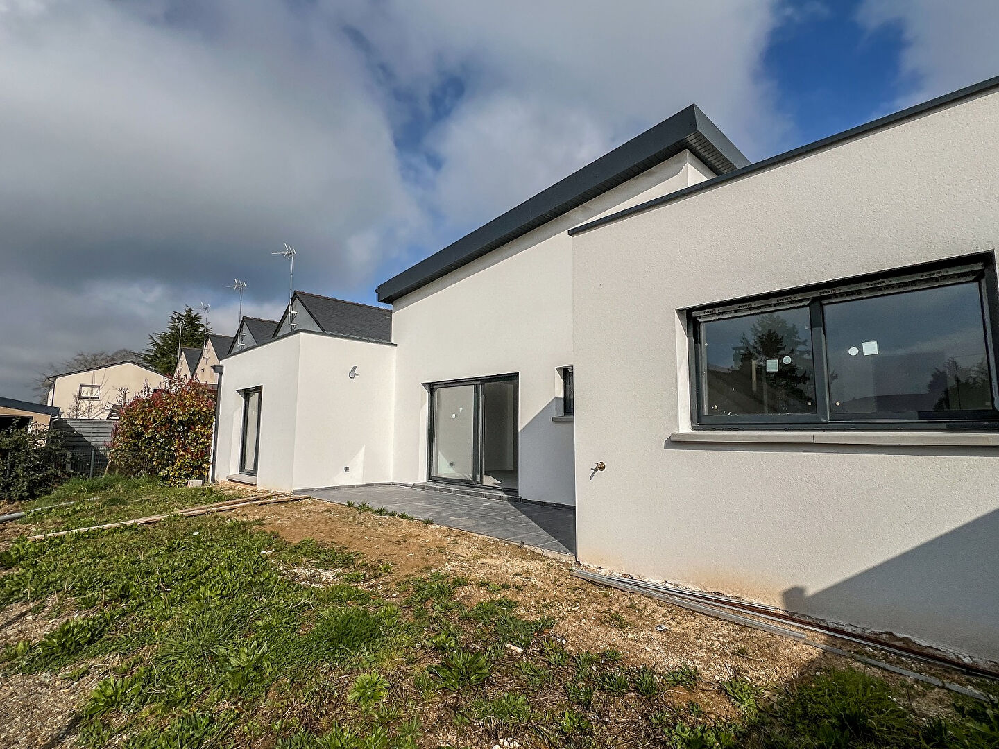 Maison Les Garennes Sur Loire  de 5 pièces de  185 m2 avec jardin