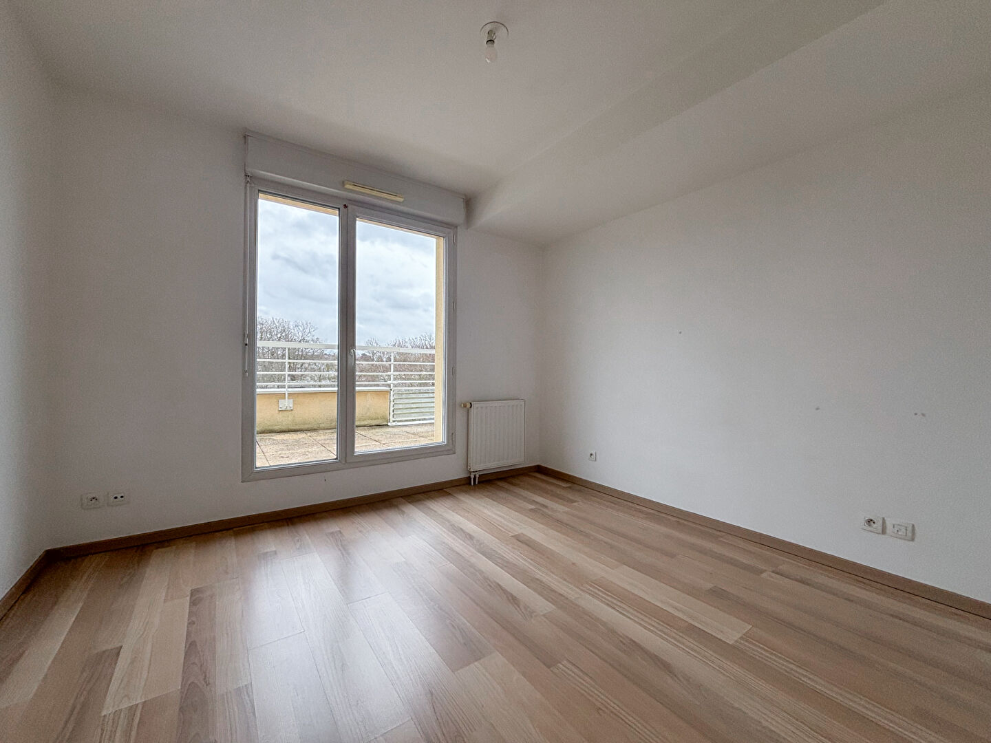 AVRILLE - Appartement 2 chambres dernier étage avec trois terrasses et garage au coeur du centre d'Avrillé !