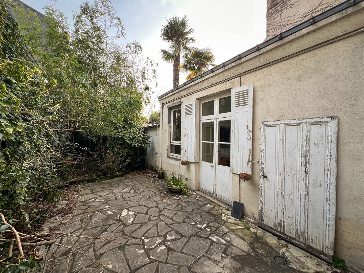 A vendre - Maison bourgeoise de prestige de 190 m² à rénover avec cour et double garage 'Angers Gare"