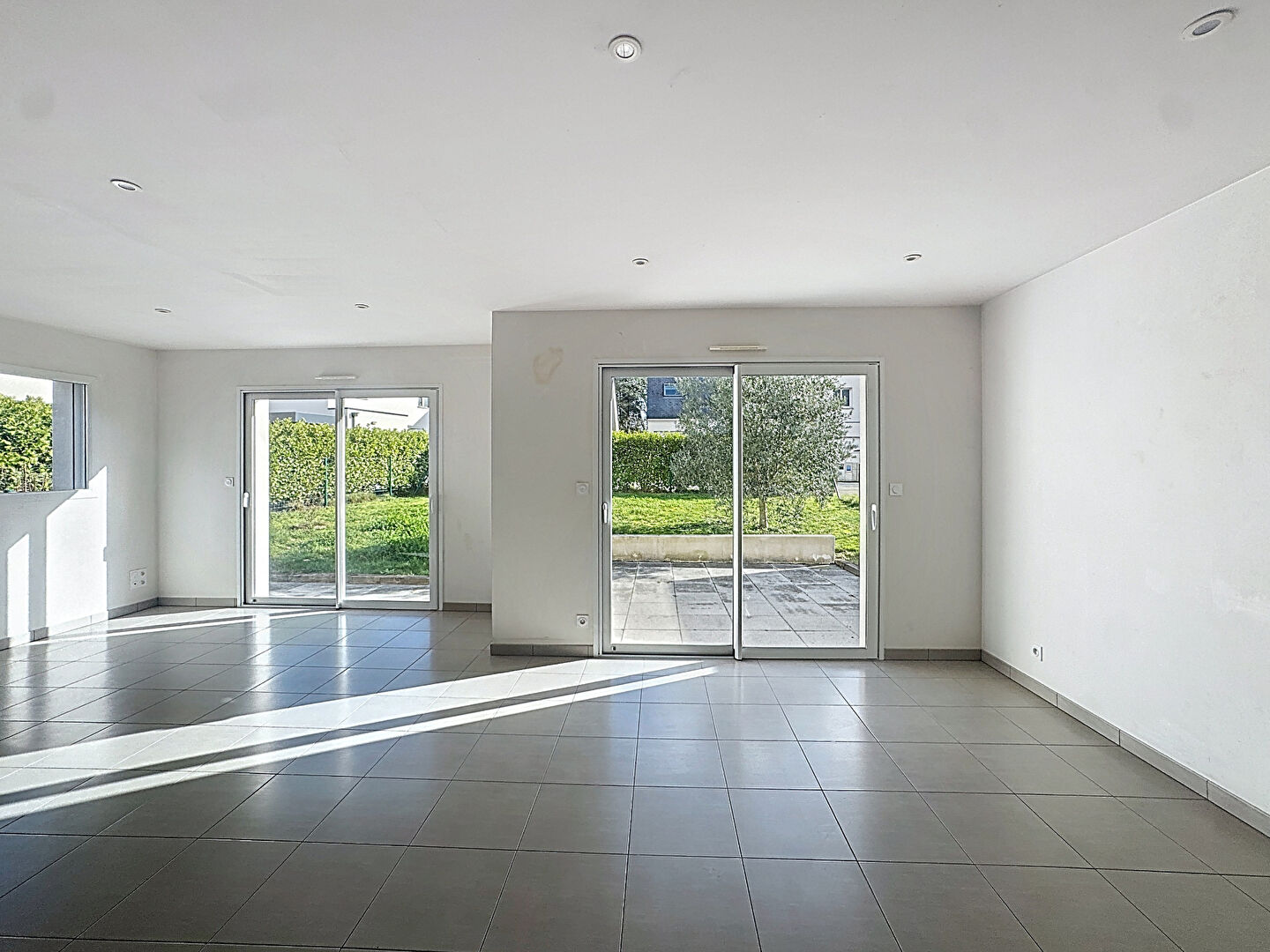 Maison avec vie de plain-pied (2015) - 4 chambres, garage, terrain clos. 92m² - Hennebont, Kerpotence.