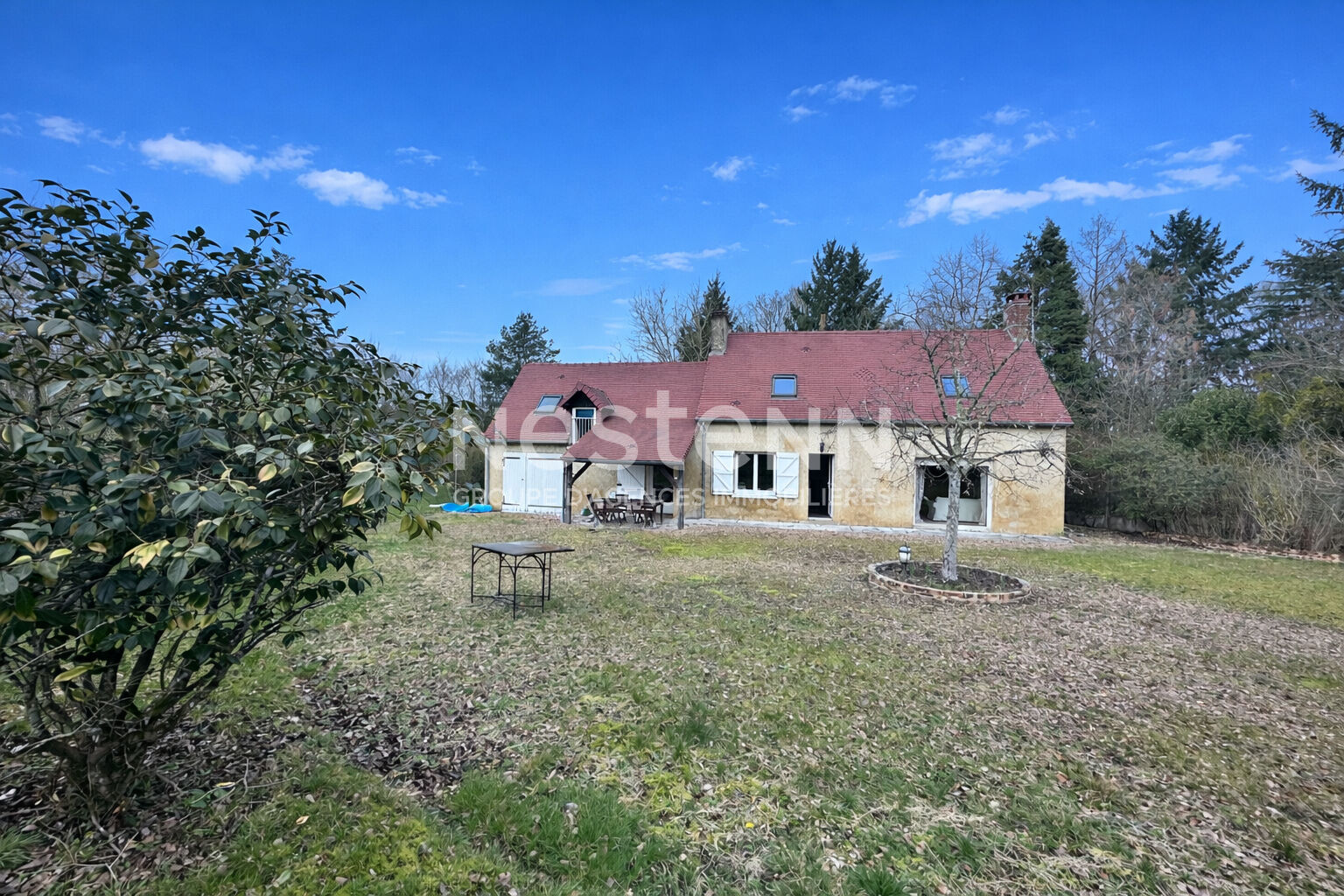 Vente ancienne longère rénovée de 117 m² avec piscine extérieure chauffée près de la forêt de Bercé à  Jupilles (72500)