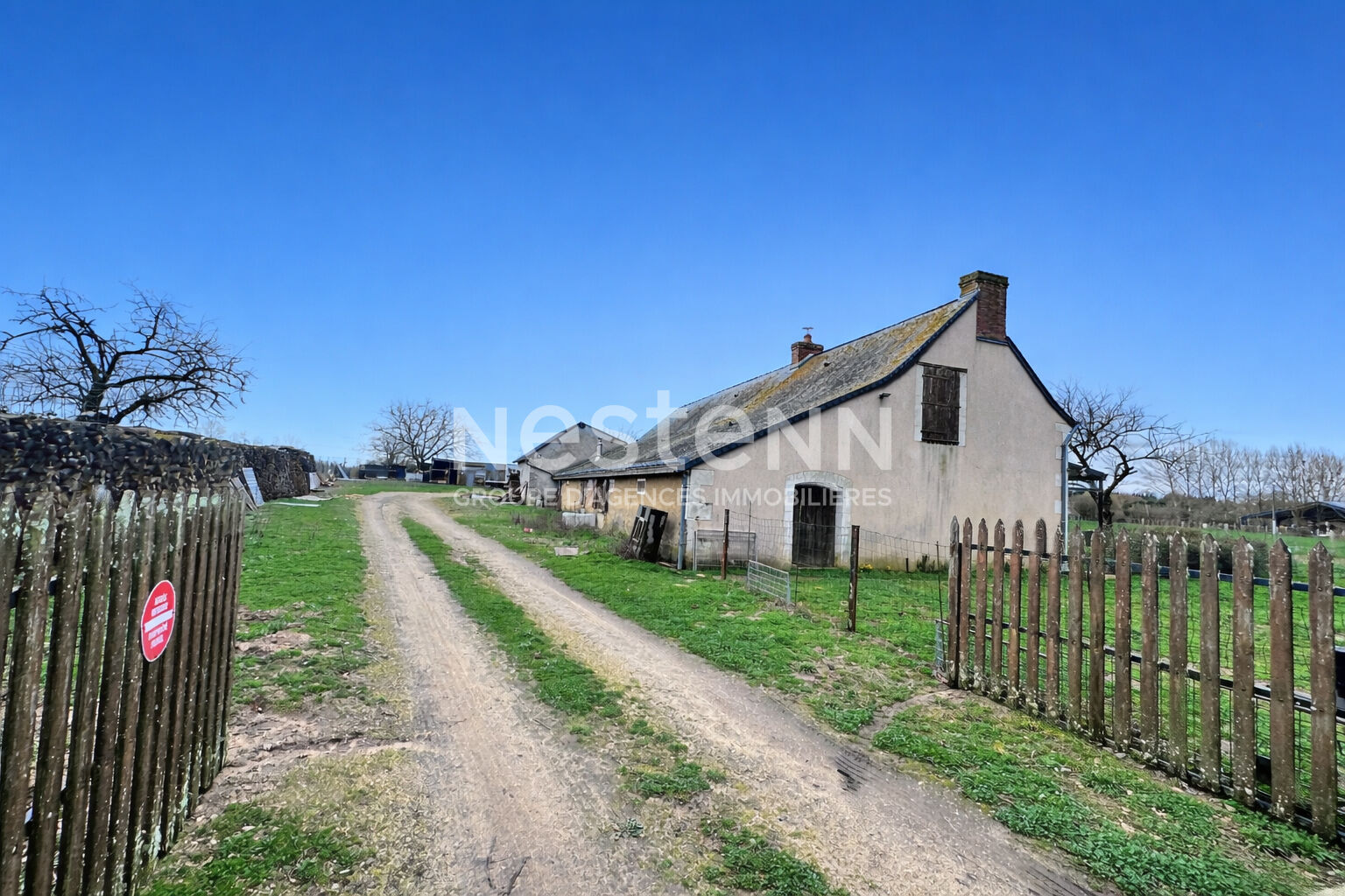 Vente charmante maison de campagne 120 m² avec garage et grand terrain clos d'environ 7746 m² à Coulongé (72800)