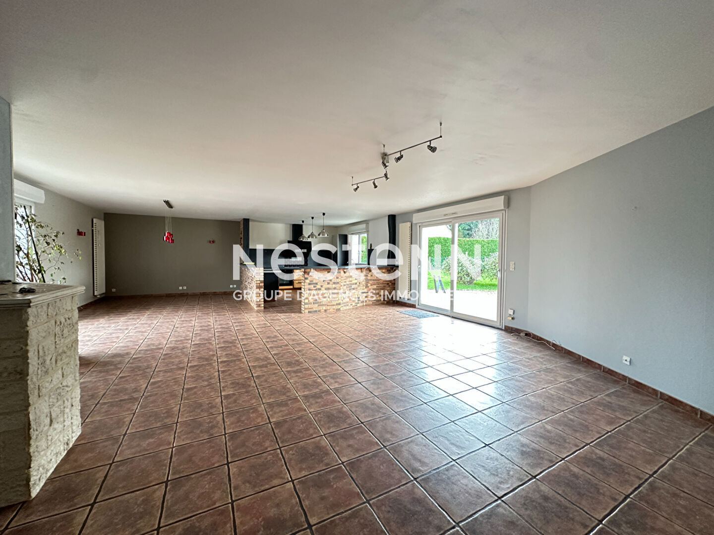 Belle propriété familiale de 202 m² à vendre avec 6 chambres, triple garage et beau terrain clos à Lavernat (72500)
