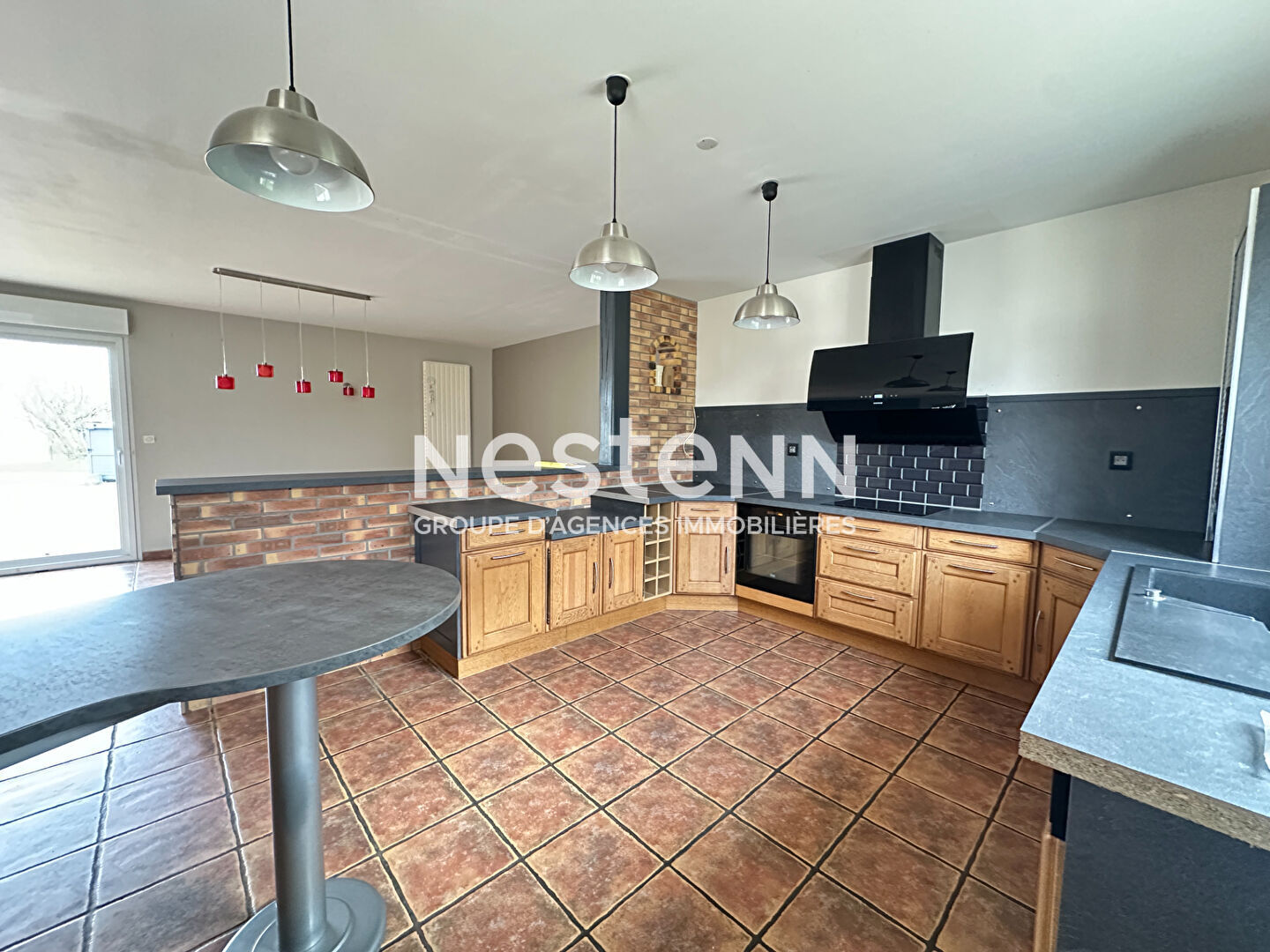 Belle propriété familiale de 202 m² à vendre avec 6 chambres, triple garage et beau terrain clos à Lavernat (72500)