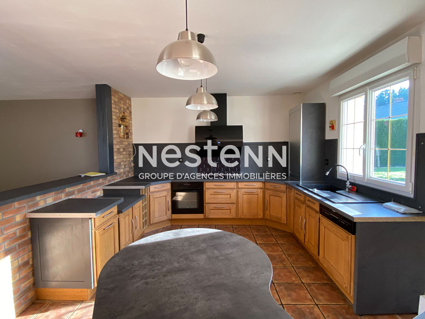 Belle propriété familiale de 202 m² à vendre avec 6 chambres, triple garage et beau terrain clos à Lavernat (72500)