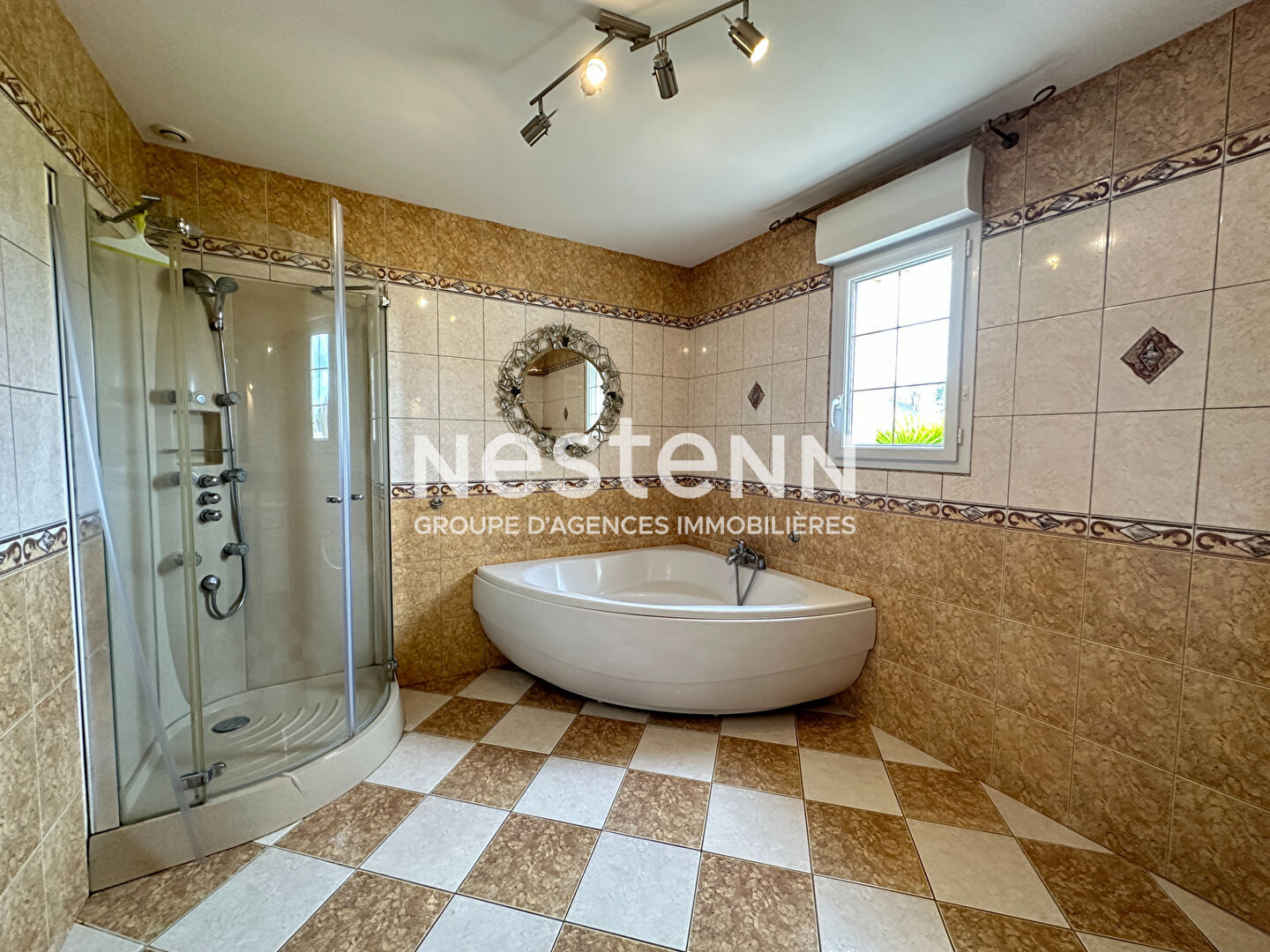 Belle propriété familiale de 202 m² à vendre avec 6 chambres, triple garage et beau terrain clos à Lavernat (72500)