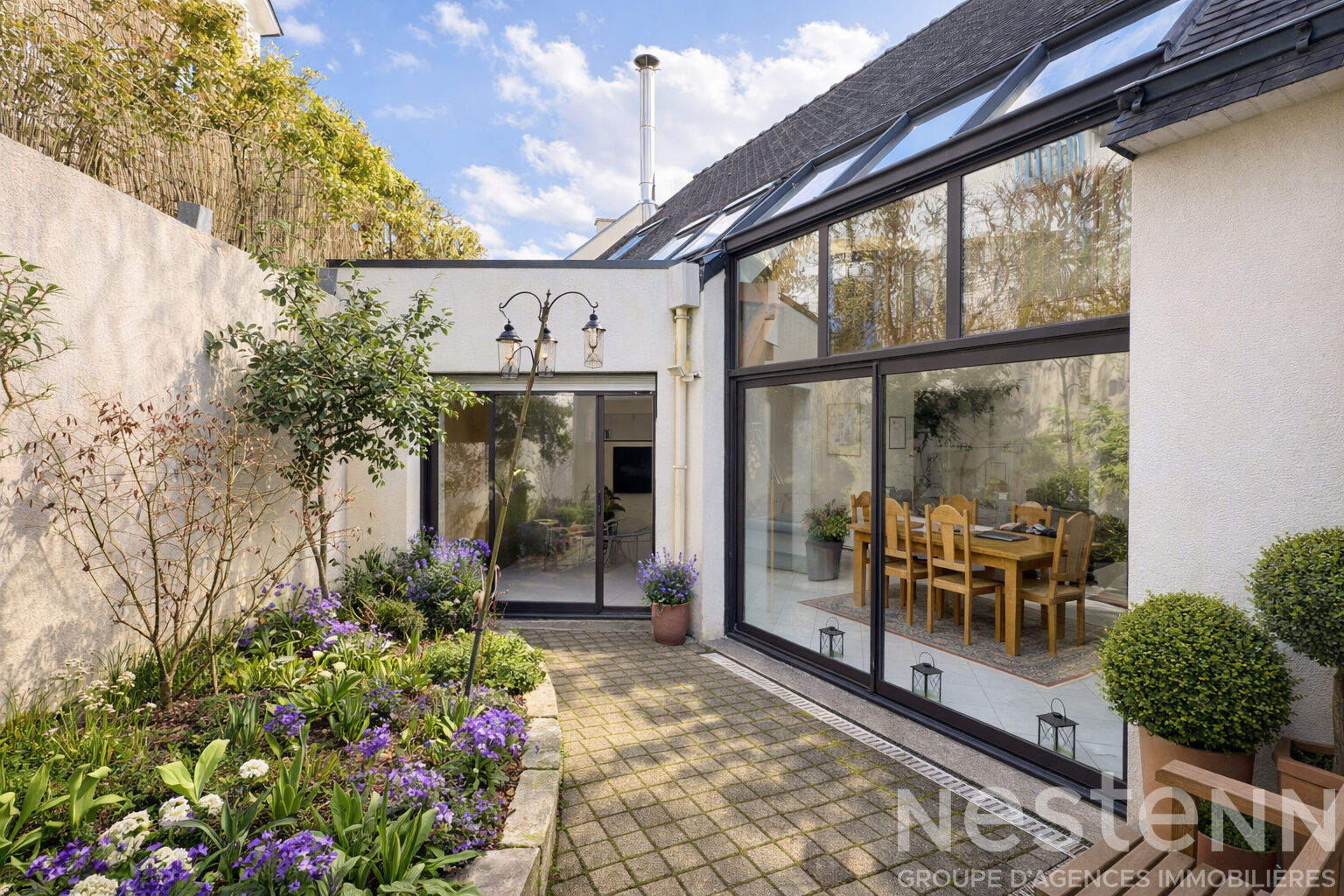 Maison de 185 m² à Saint-Goustan avec trois garages