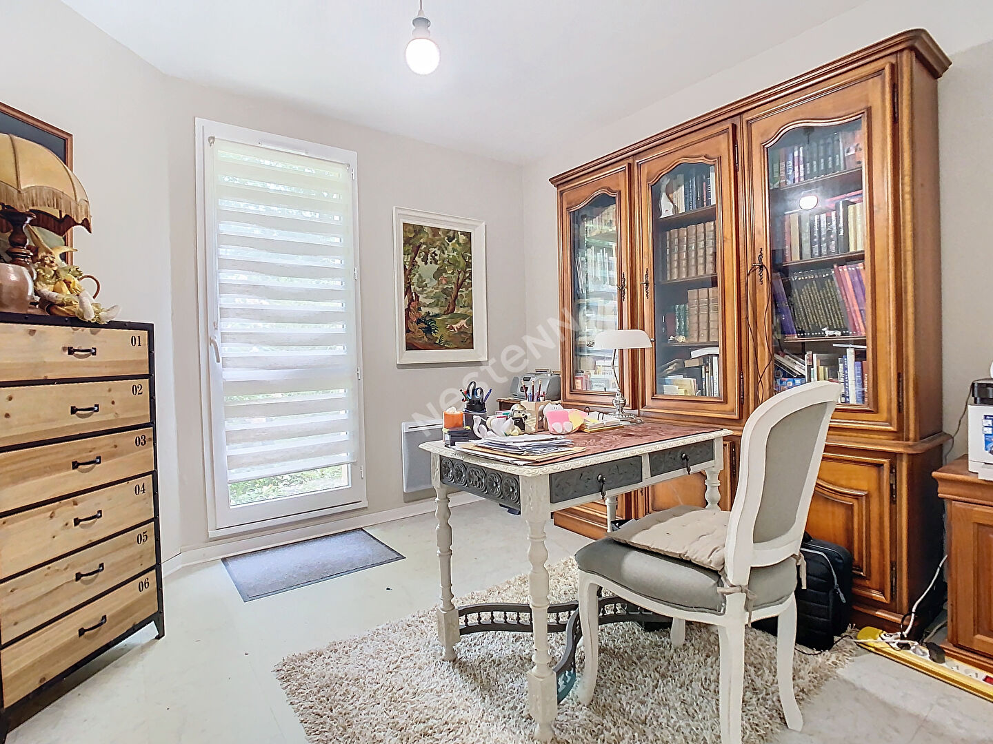 A vendre Angers Lac de Maine, appartement type 4 en souplex, environnement calme,3 chambres,dressing,cuisine aménagée équipée, balcon plus jardinet privatif, cave et garage fermé.