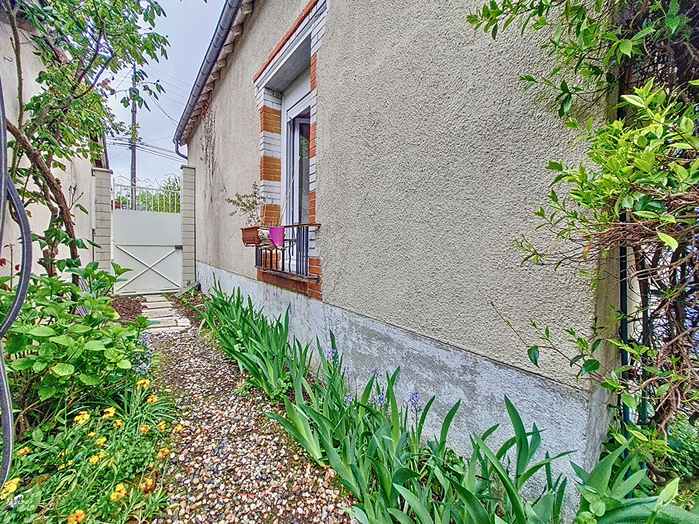 ORLEANS - MAISON ANNEES 30 - 130M2 au sol - 5 CHAMBRES - DOUBLE GARAGE - STUDIO INDEPENDANT louable - JARDIN ARBORE